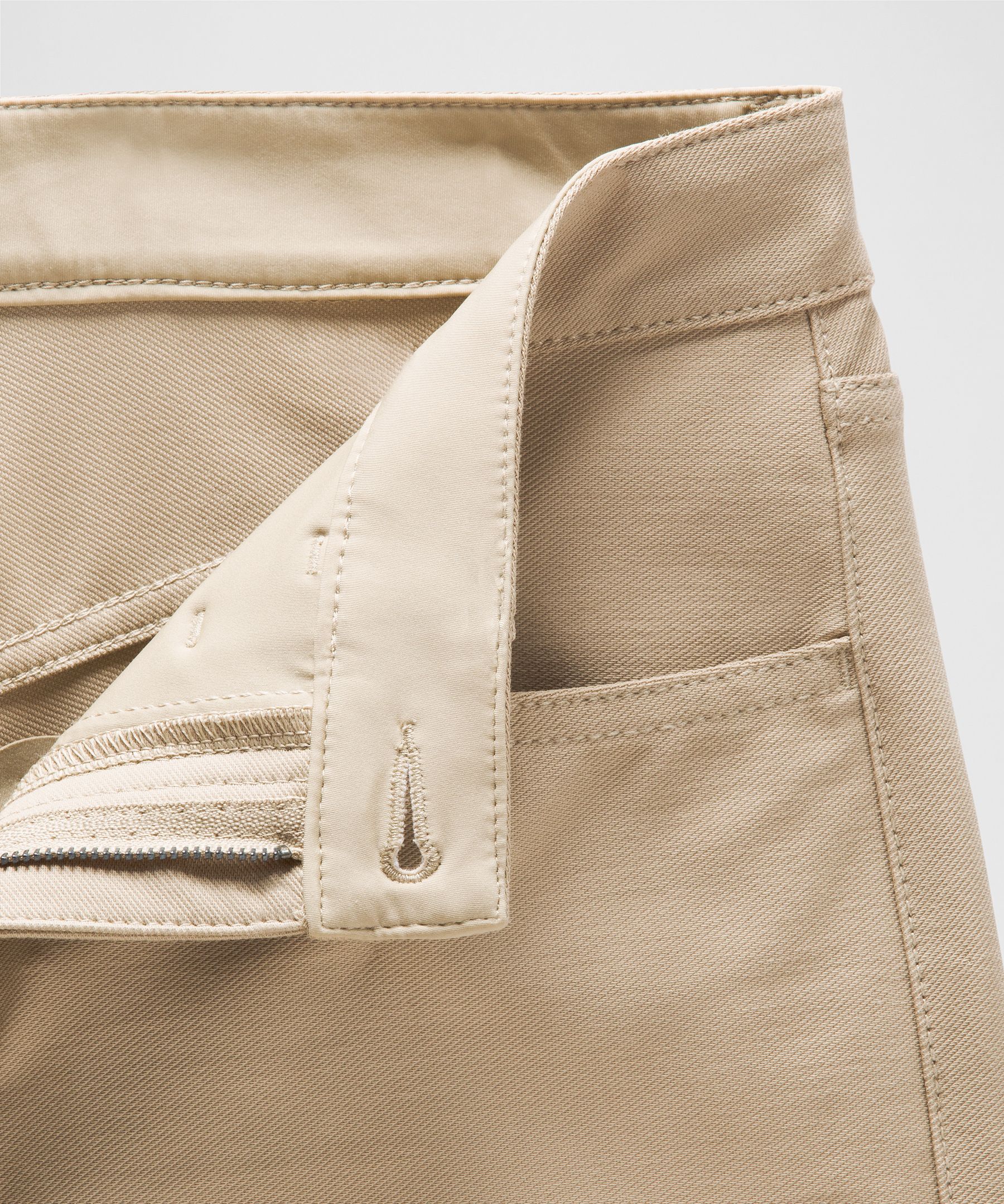 Pantal&oacute;n de corte cl&aacute;sico, talle bajo y pernera ancha EasyFive *Largo est&aacute;ndar