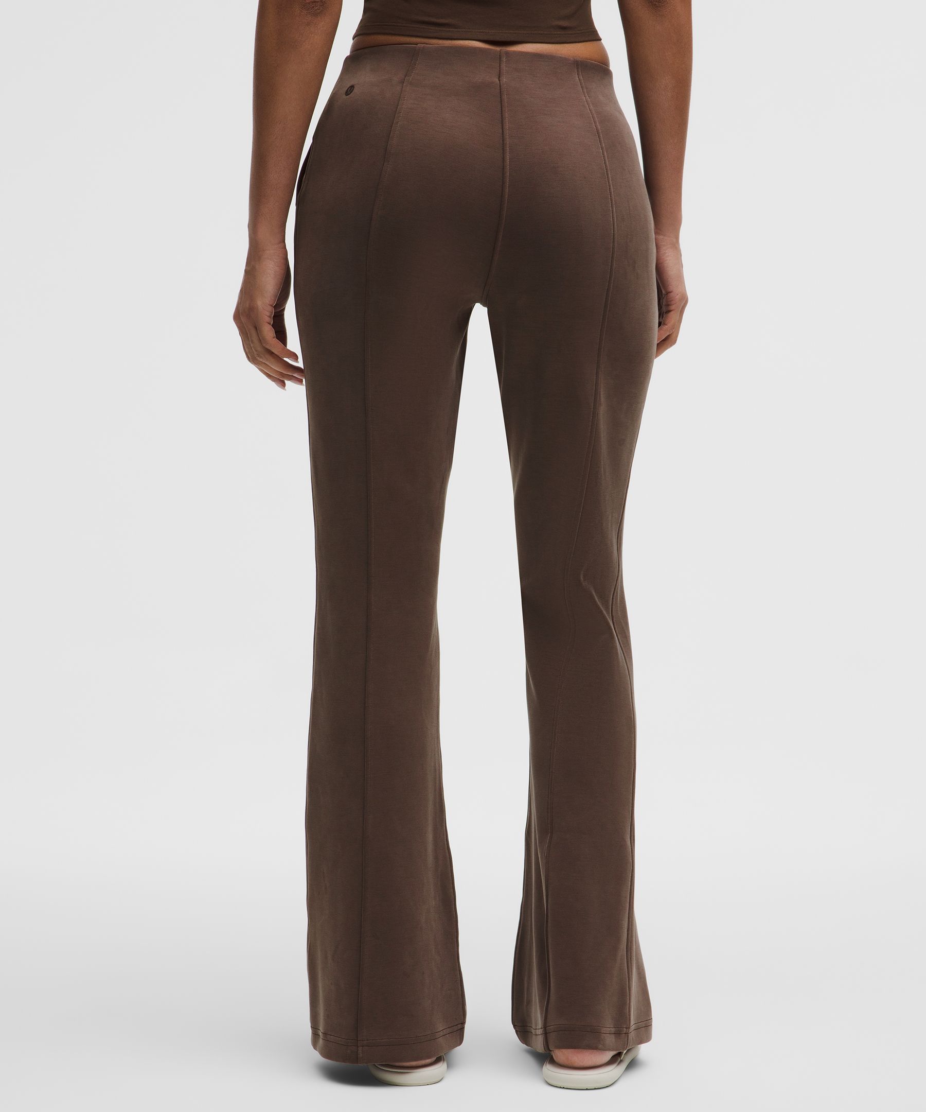 Pantalon &eacute;vas&eacute; taille mi-haute en Softstreme bross&eacute; *Standard