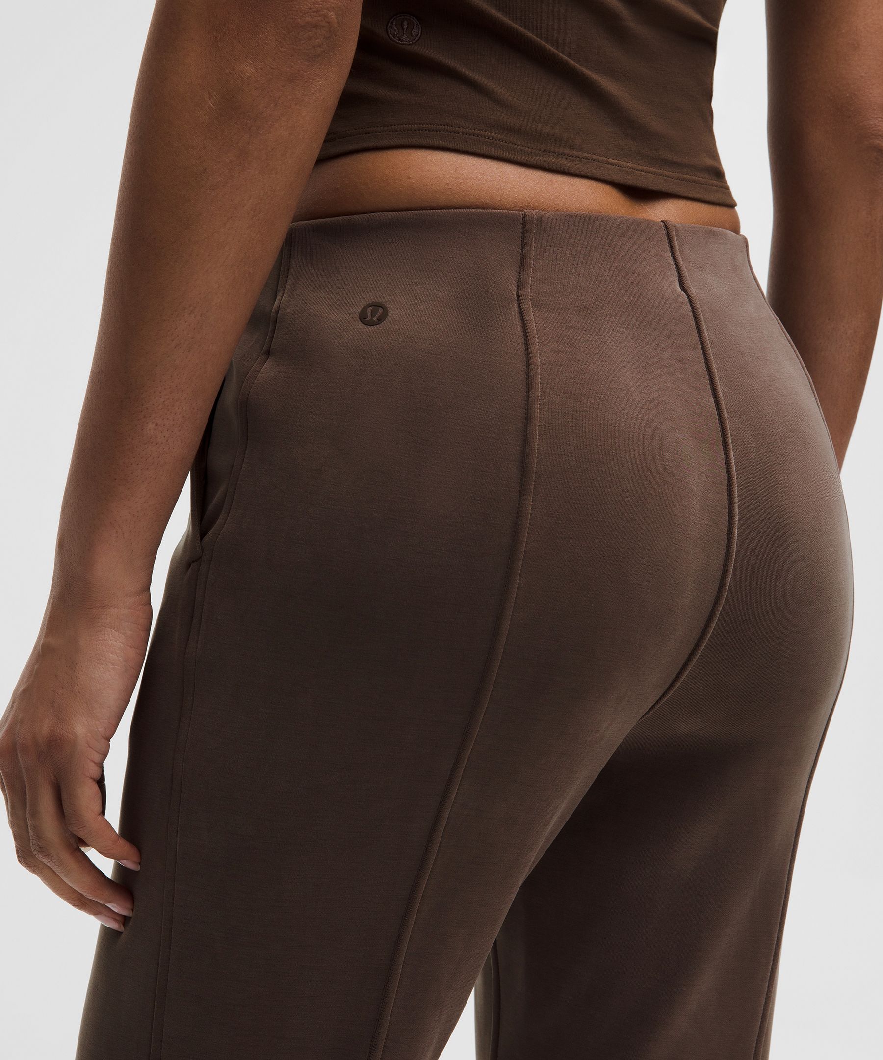 Pantalon &eacute;vas&eacute; taille mi-haute en Softstreme bross&eacute; *Standard