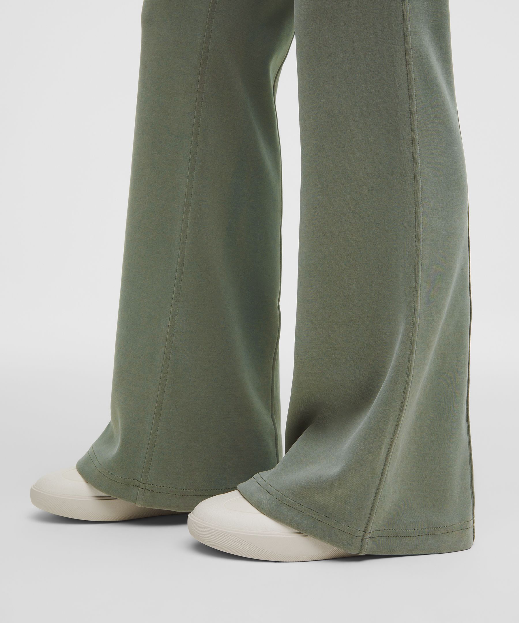 Brushed Softstreme Mid-Rise Flared Pant *Regular