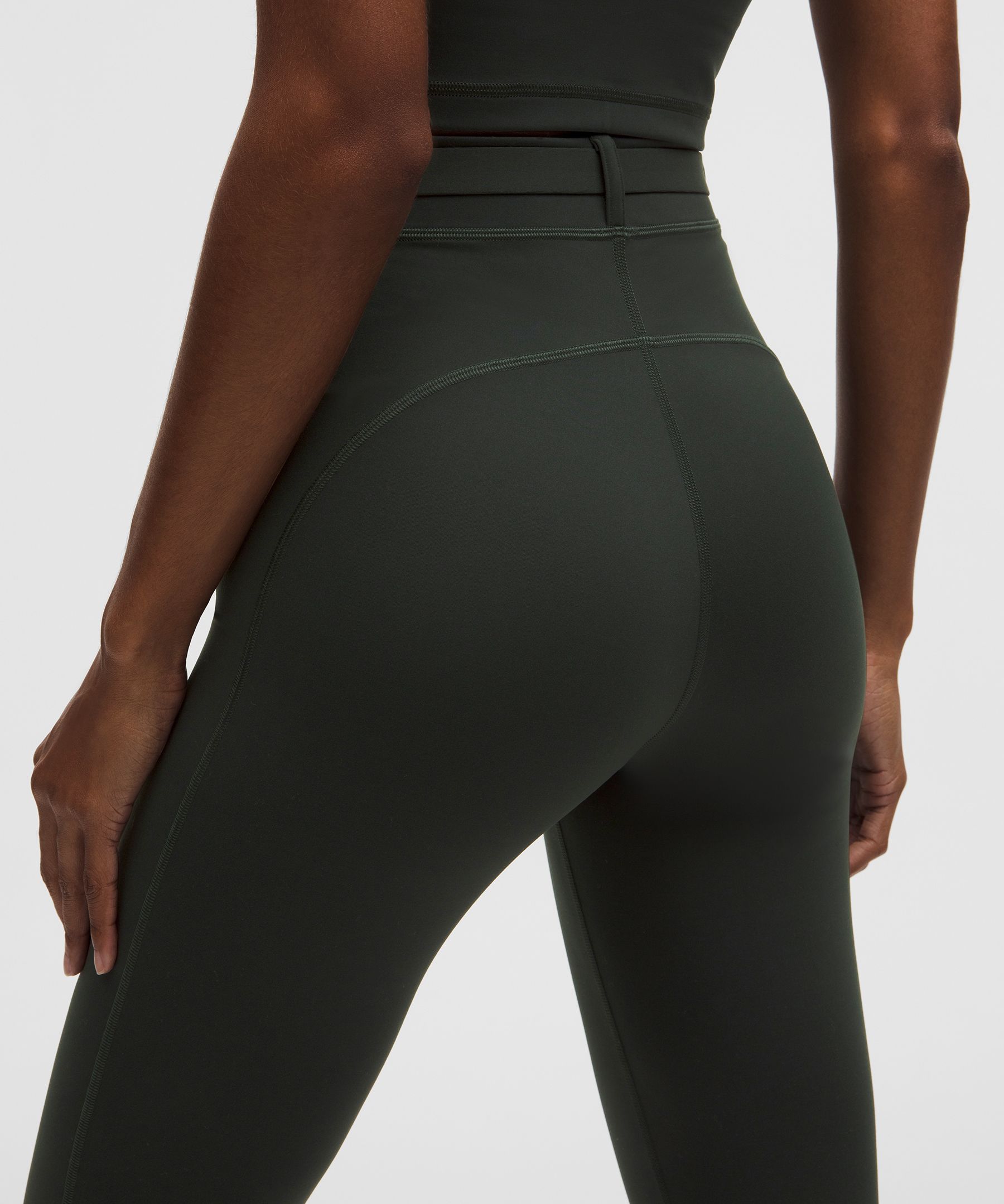 Leggings de talle superalto de tejido Everlux con cintur&oacute;n, 71&nbsp;cm