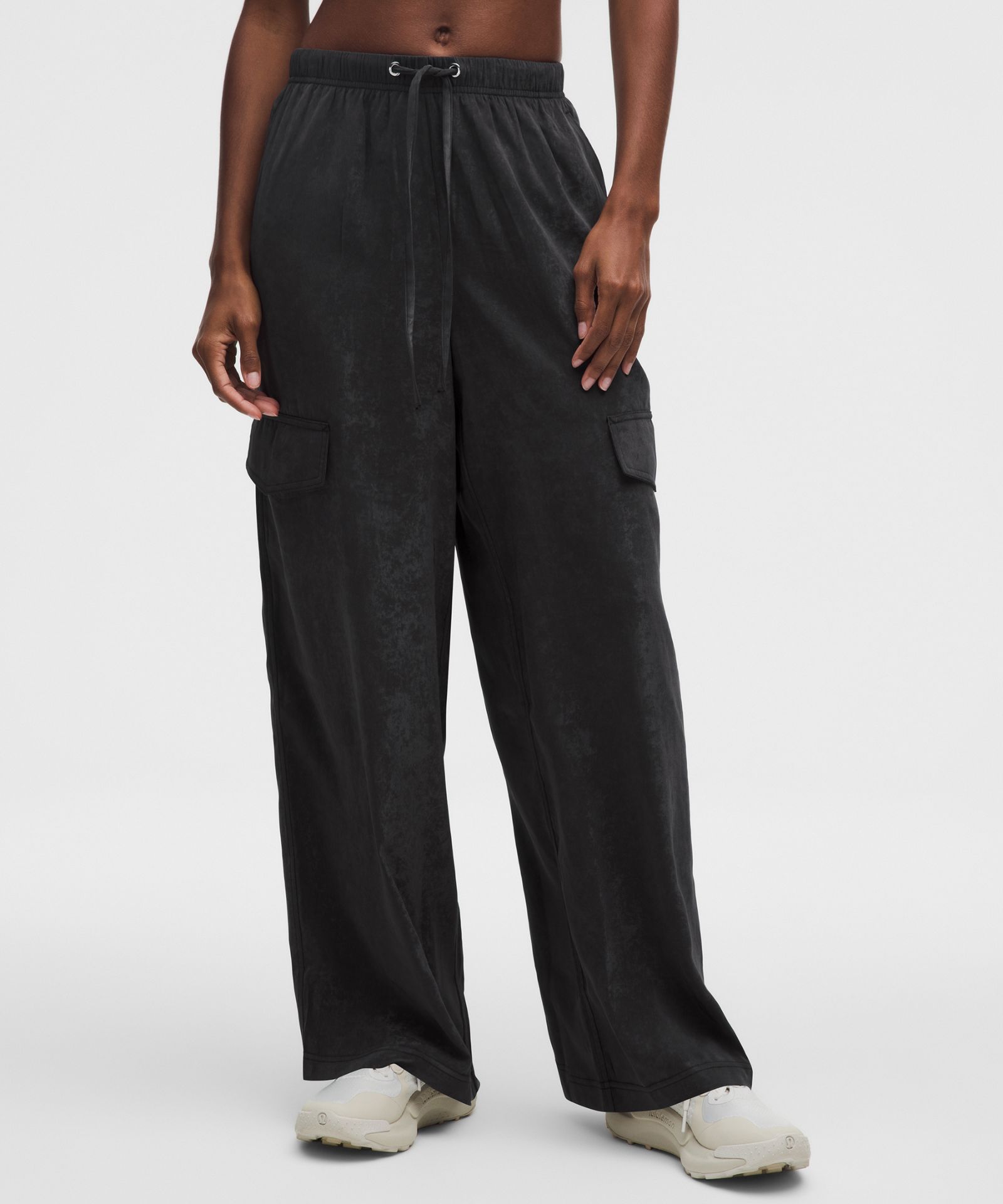 Lululemon Matte Satin Relaxed-Fit Mid-Rise Cargo Pant — фото 2