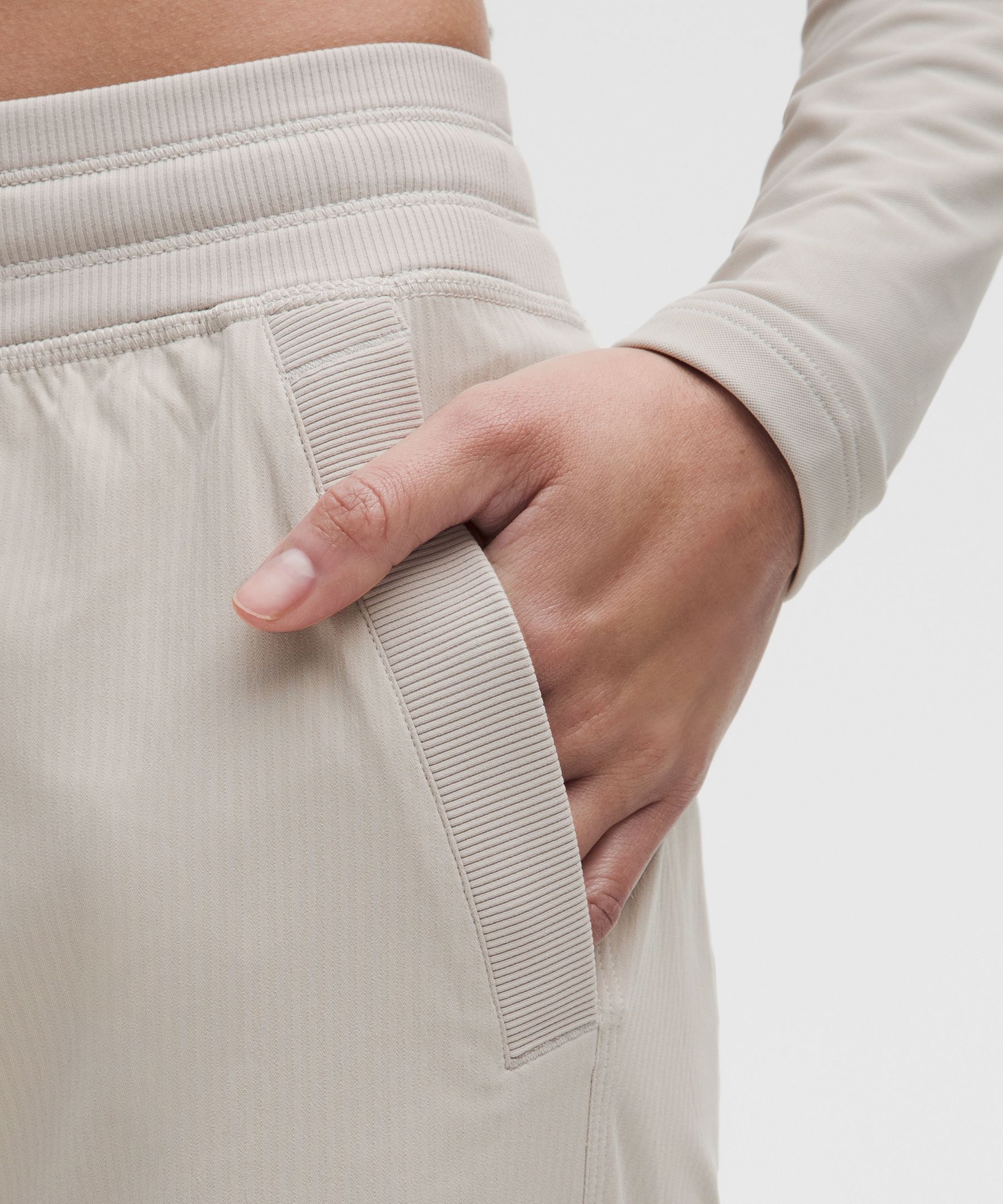 Dance Studio Relaxed-Fit Mid-Rise Pants *Asia Fit