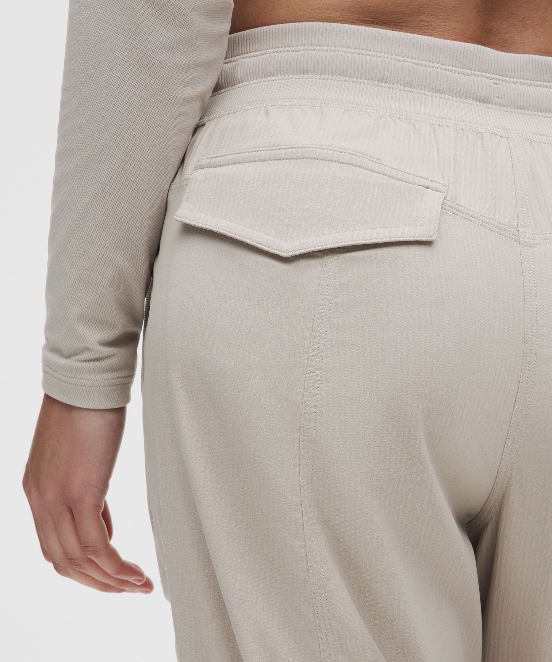 Dance Studio Relaxed-Fit Mid-Rise Pants *Asia Fit