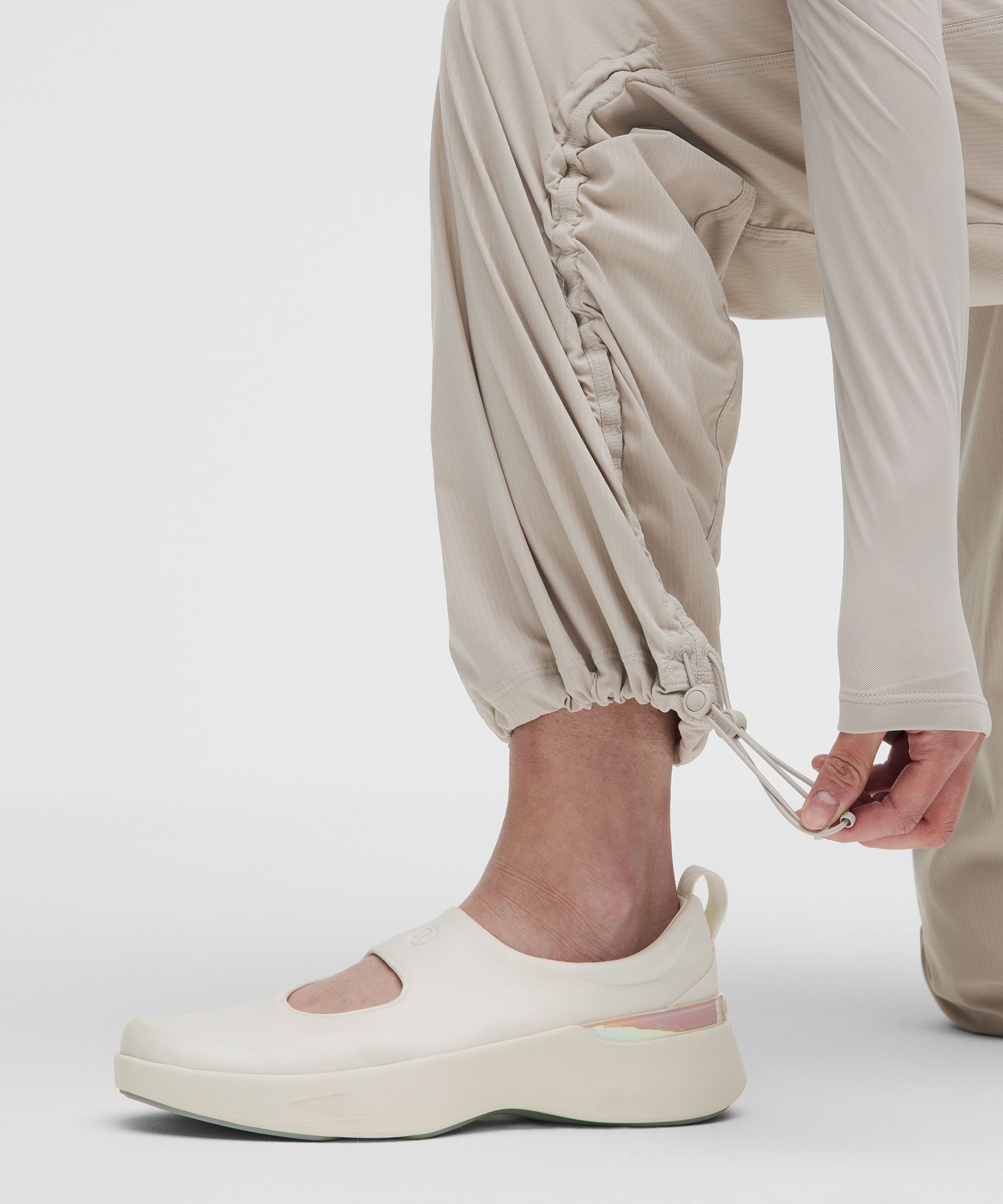 Dance Studio Relaxed-Fit Mid-Rise Pants *Asia Fit