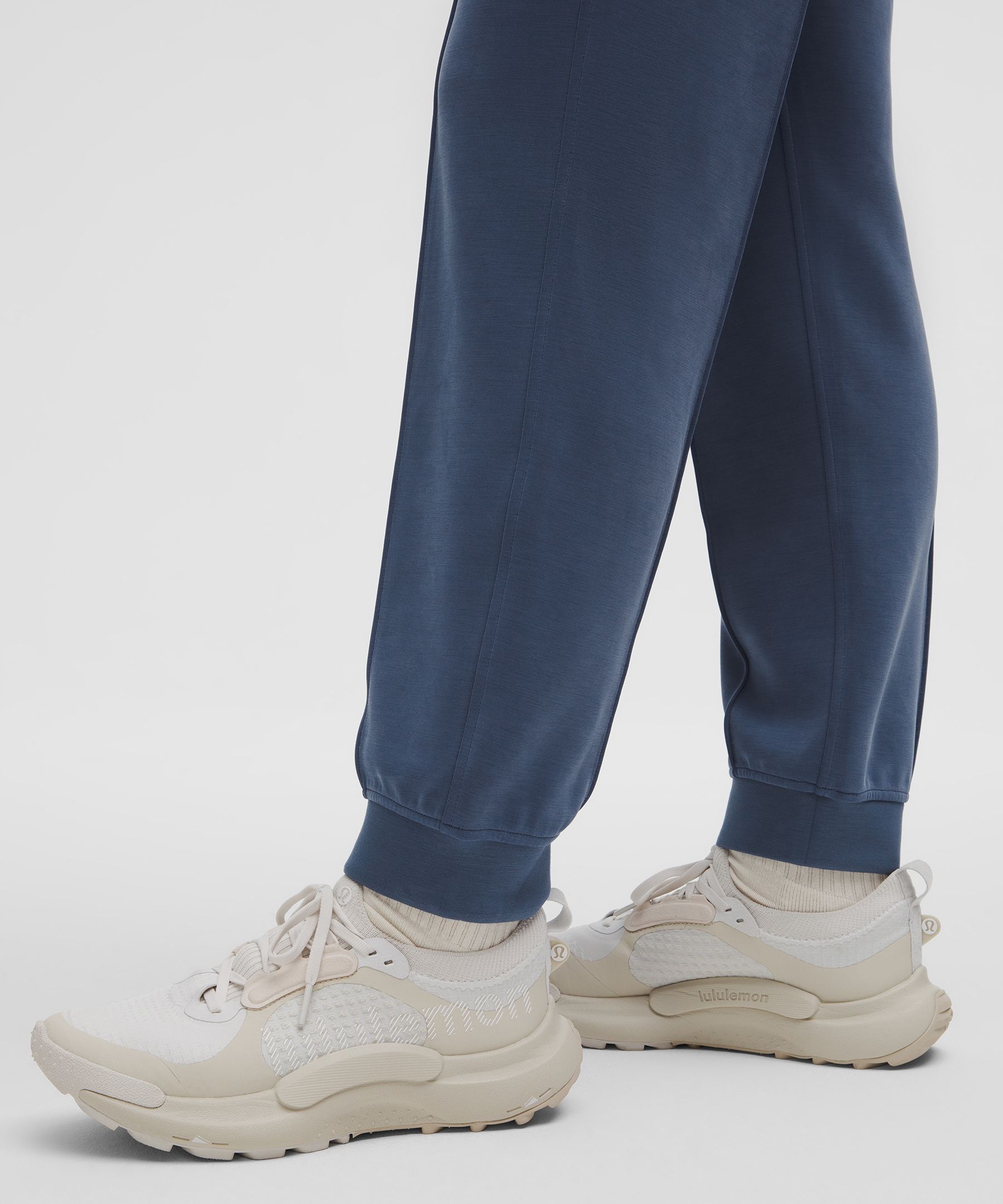 Lululemon Softstreme Classic-fit High-rise Jogger