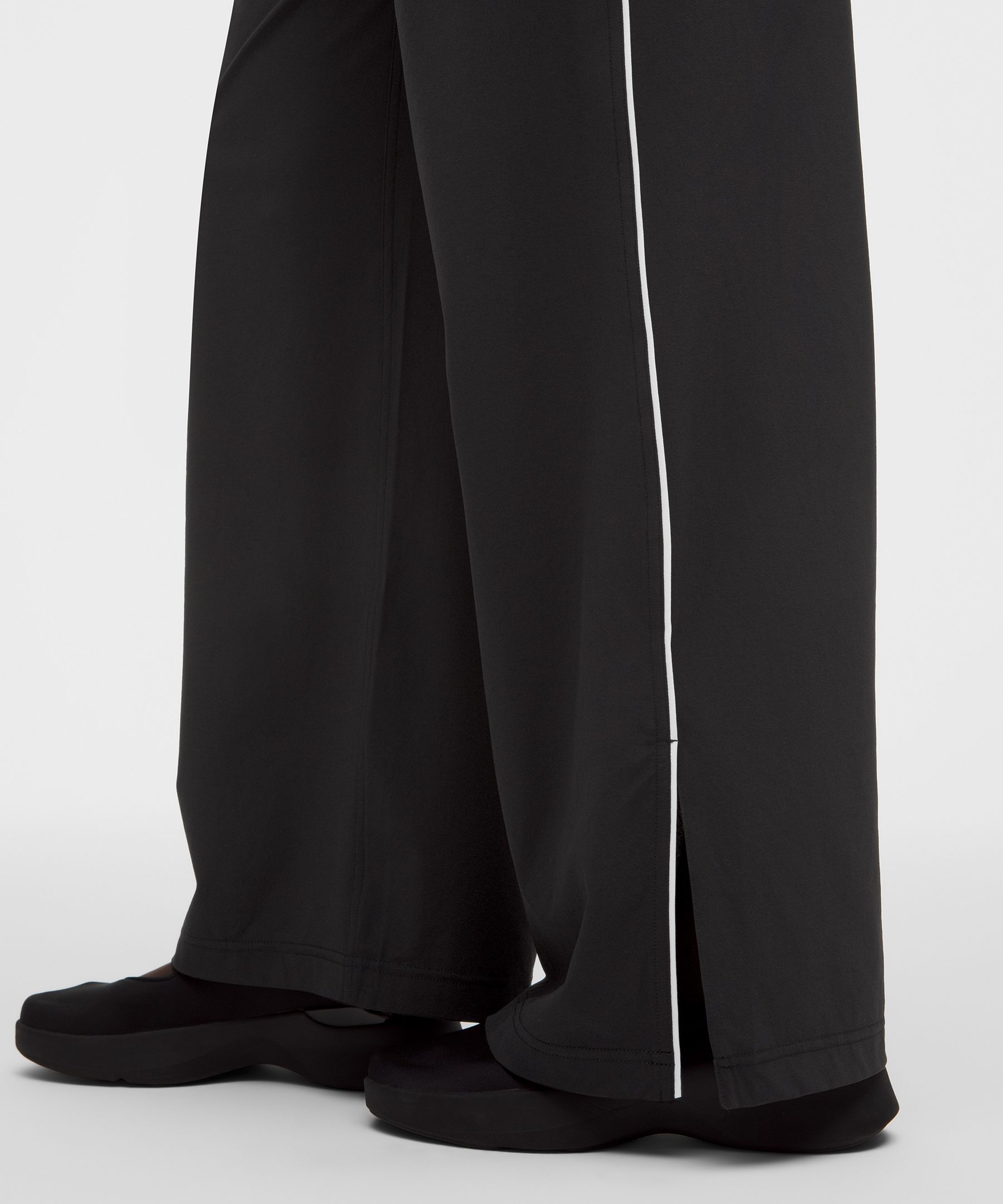 Court Rival Wide-Leg Track Pant Regular *Stitched Logo