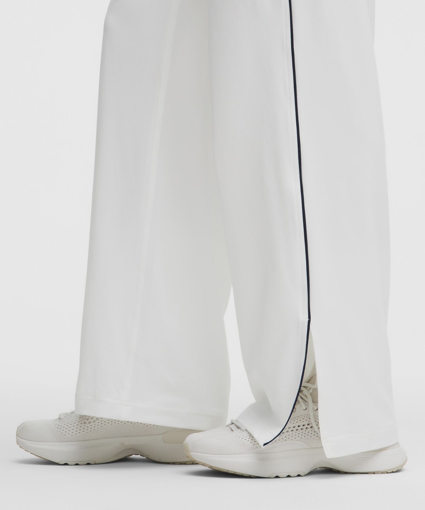 Женские брюки Lululemon Court Rival Wide-Leg Track Pant Tall *Stitched Logo, цвет: Белый / Синий — фото 7
