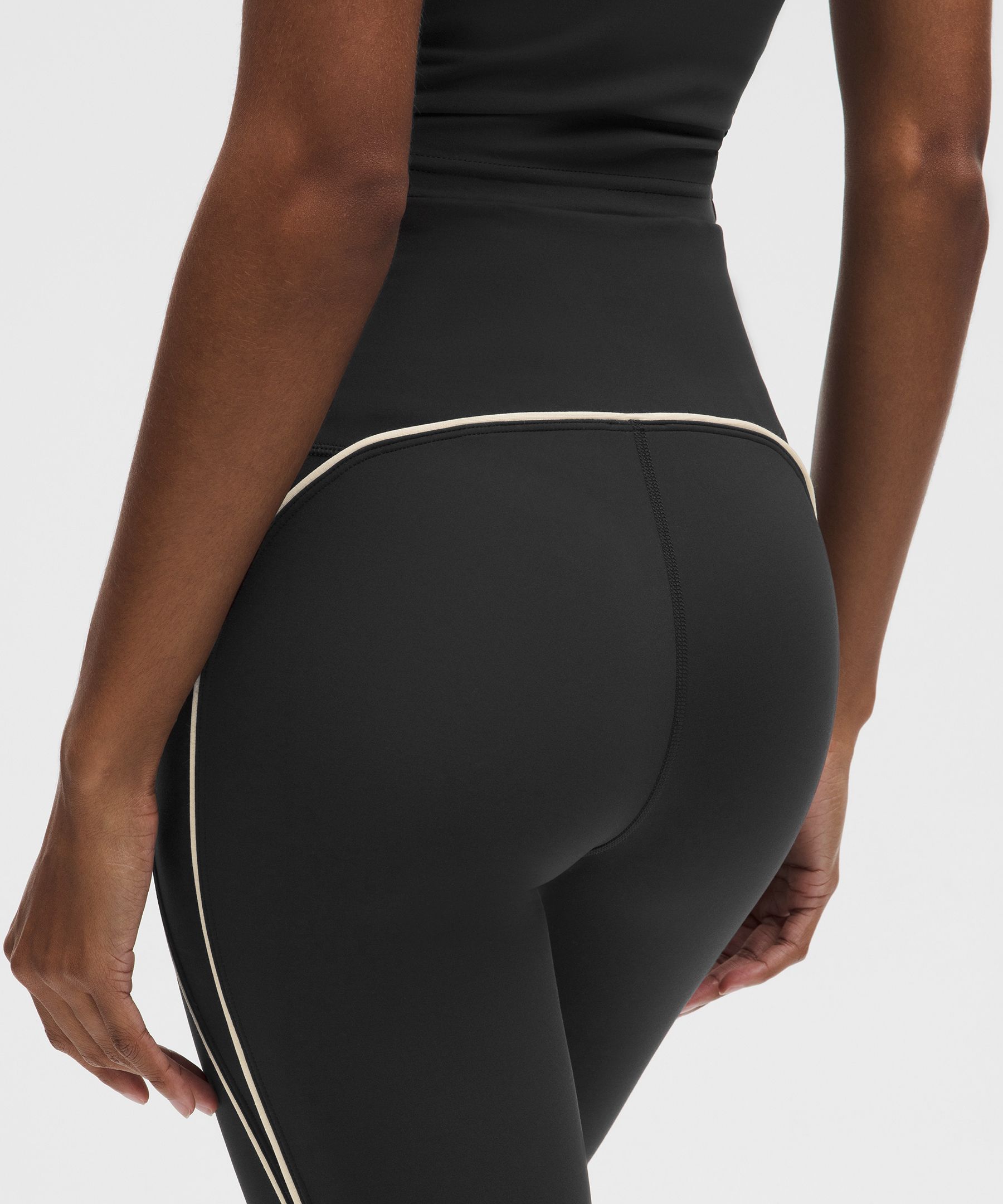 Wunder Train No Line Leggings mit hohem Bund und Paspelierung 64&nbsp;cm