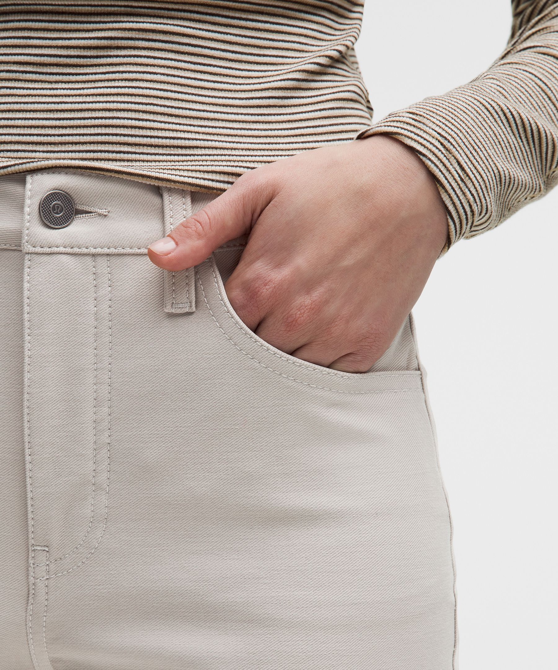 EasyFive High-Rise Subtle-Flare Pant *Short