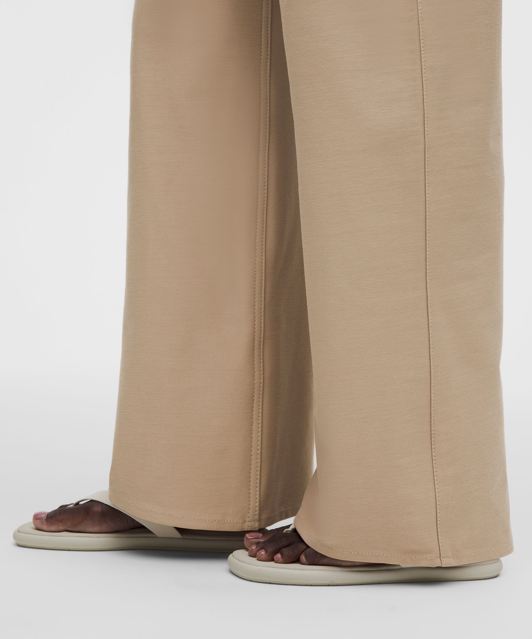 EasyFive Low-Rise Classic Wide-Leg Pant