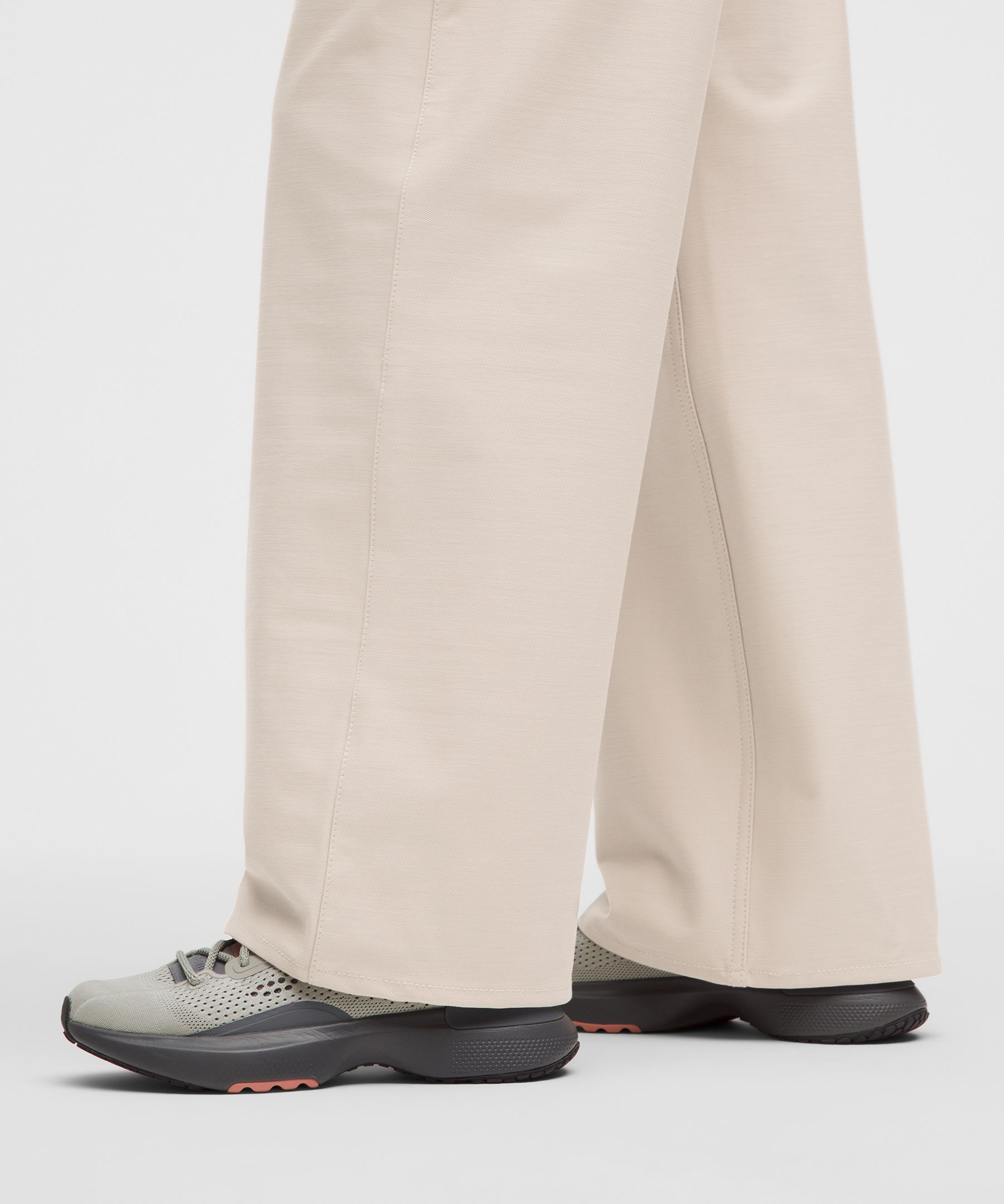 EasyFive Low-Rise Classic Wide-Leg Pant