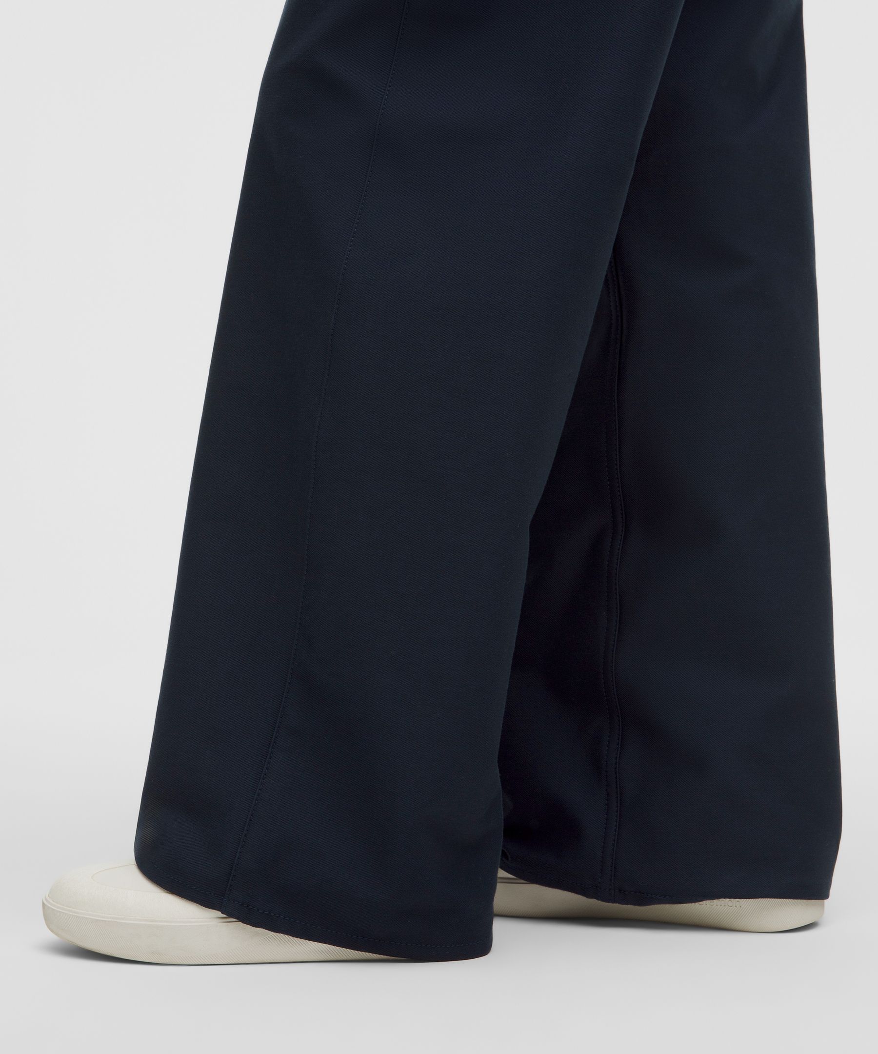 EasyFive Low-Rise Classic Wide-Leg Pant