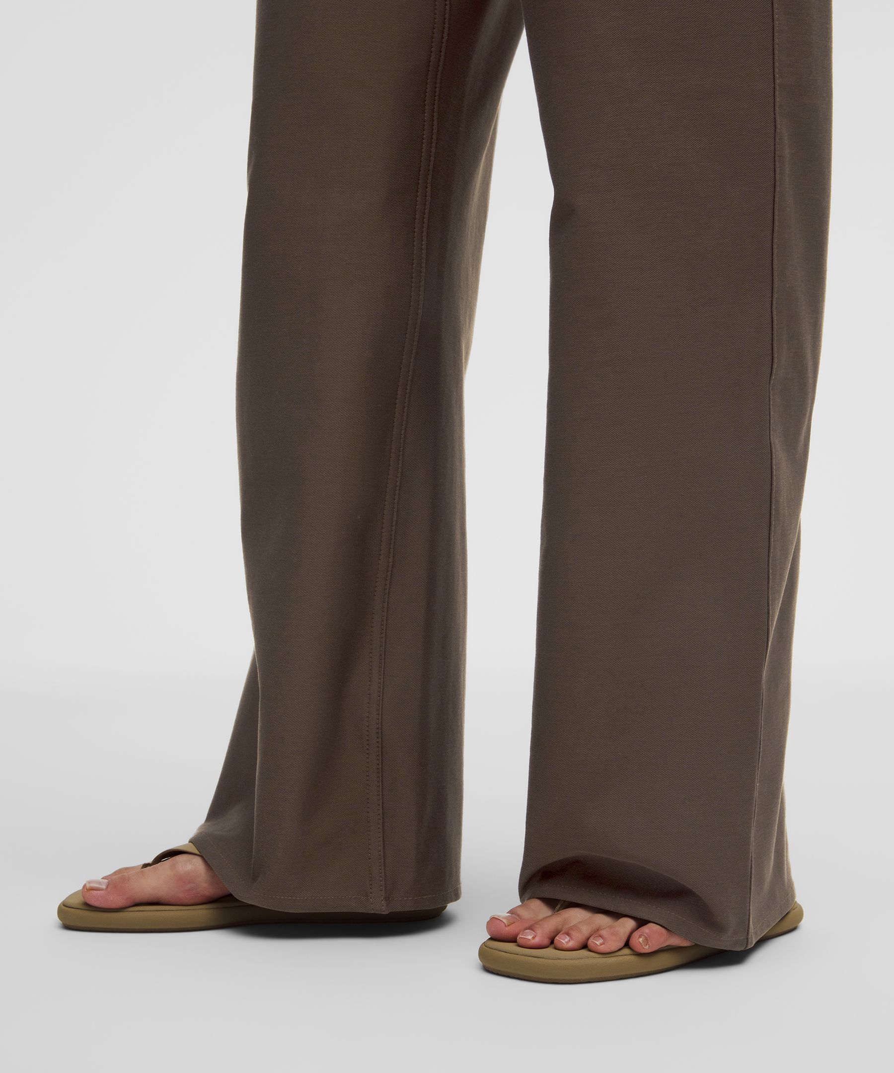 EasyFive Low-Rise Classic Wide-Leg Pant