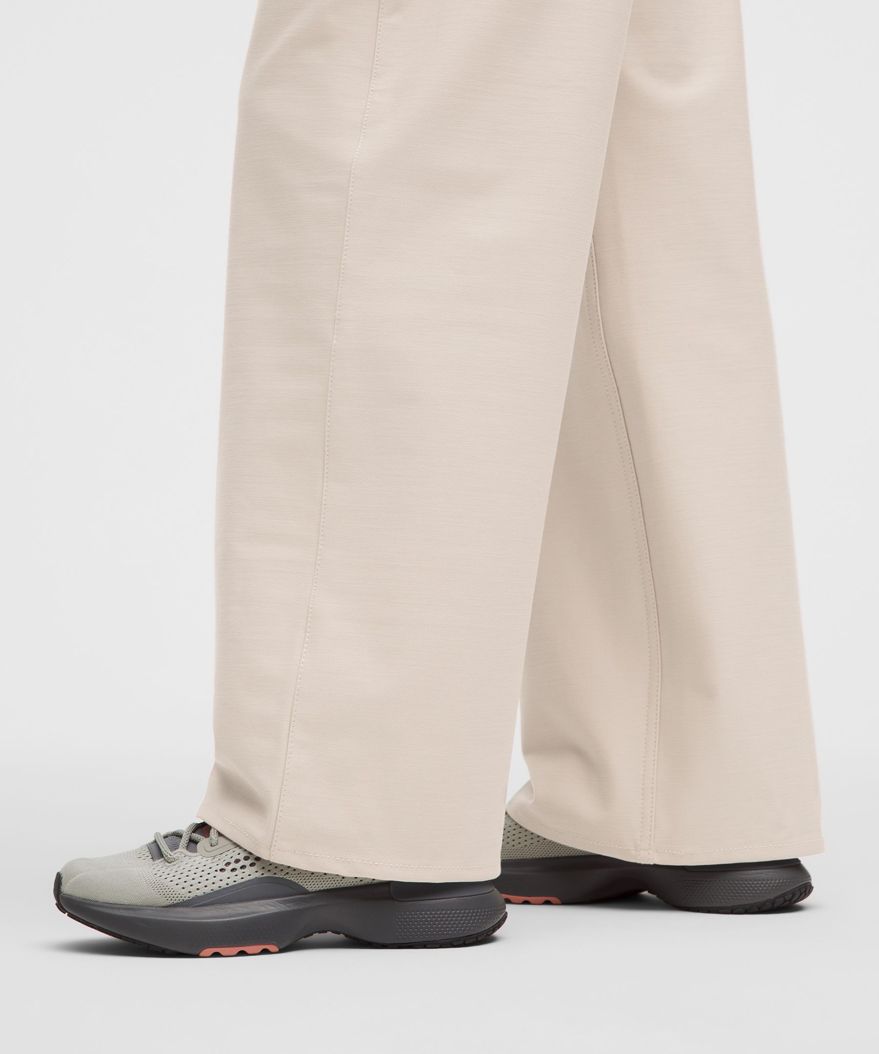 EasyFive Low-Rise Classic Wide-Leg Pant