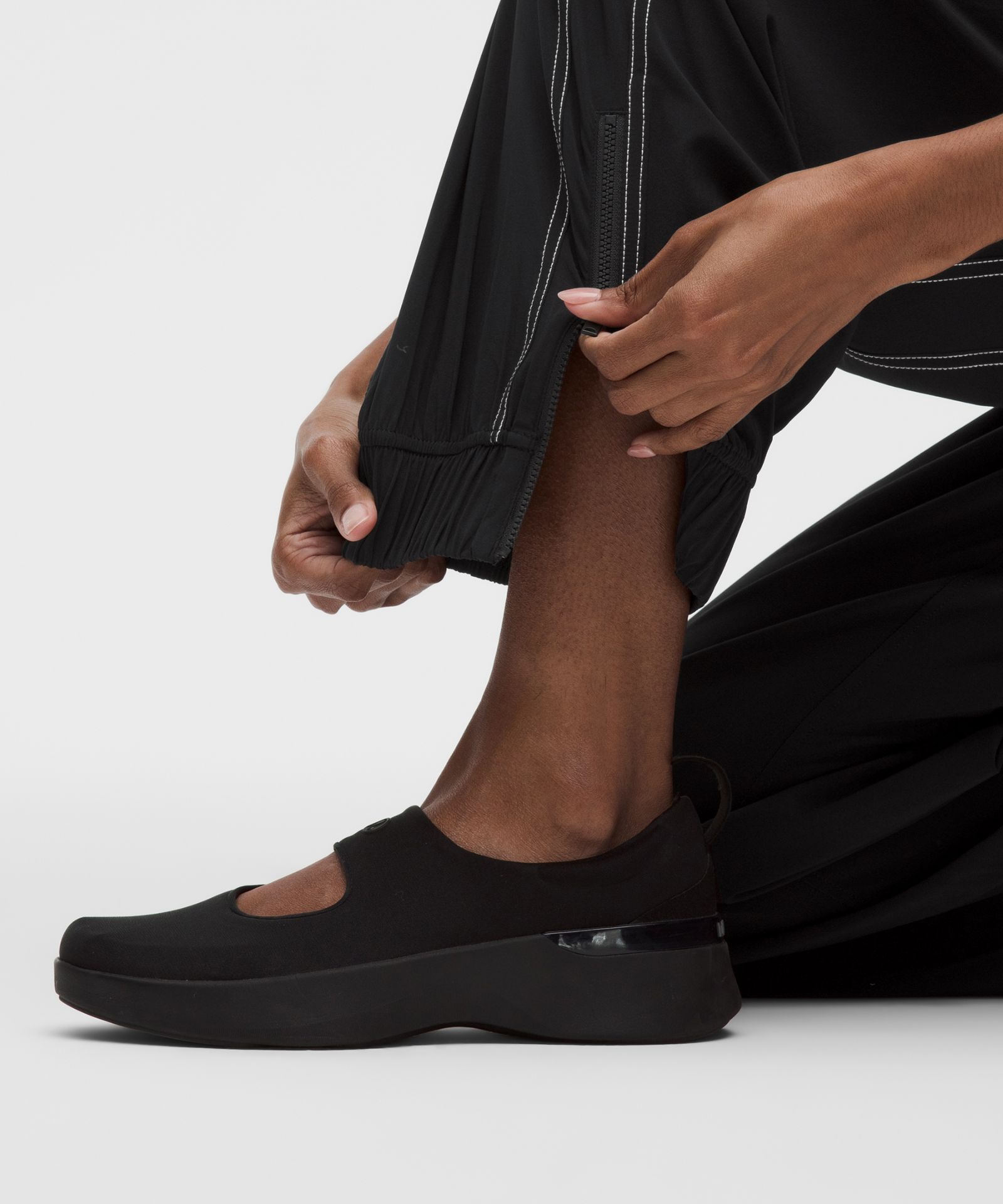 Женские джоггеры Lululemon Define High-Rise Swift — фото 5