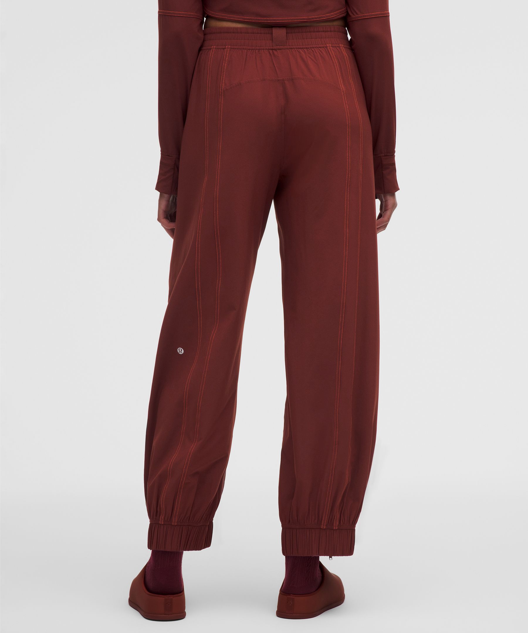 Define High-Rise Swift Jogger *Regular