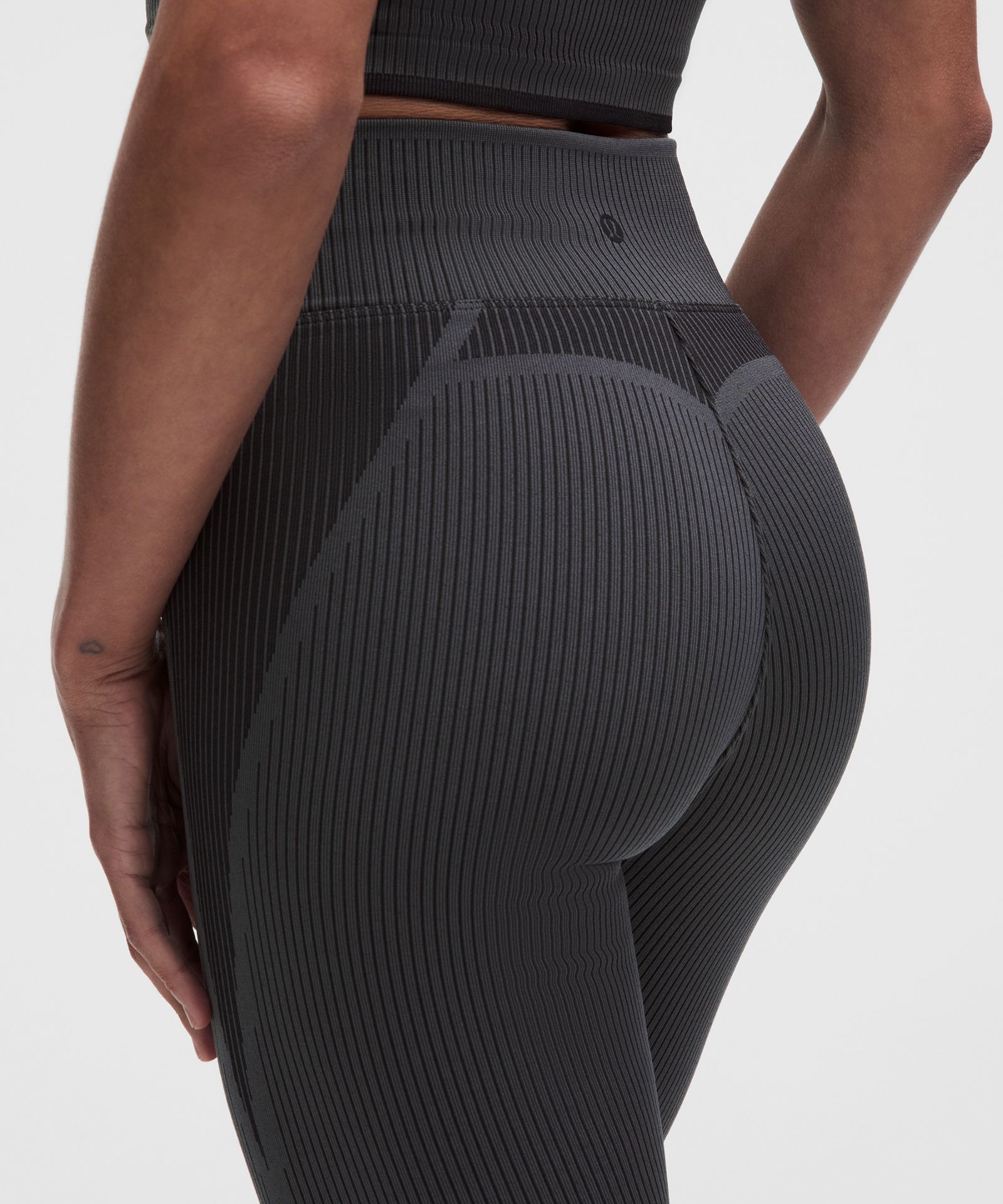 Женские леггинсы Lululemon Salutations High-Rise Yoga — фото 5