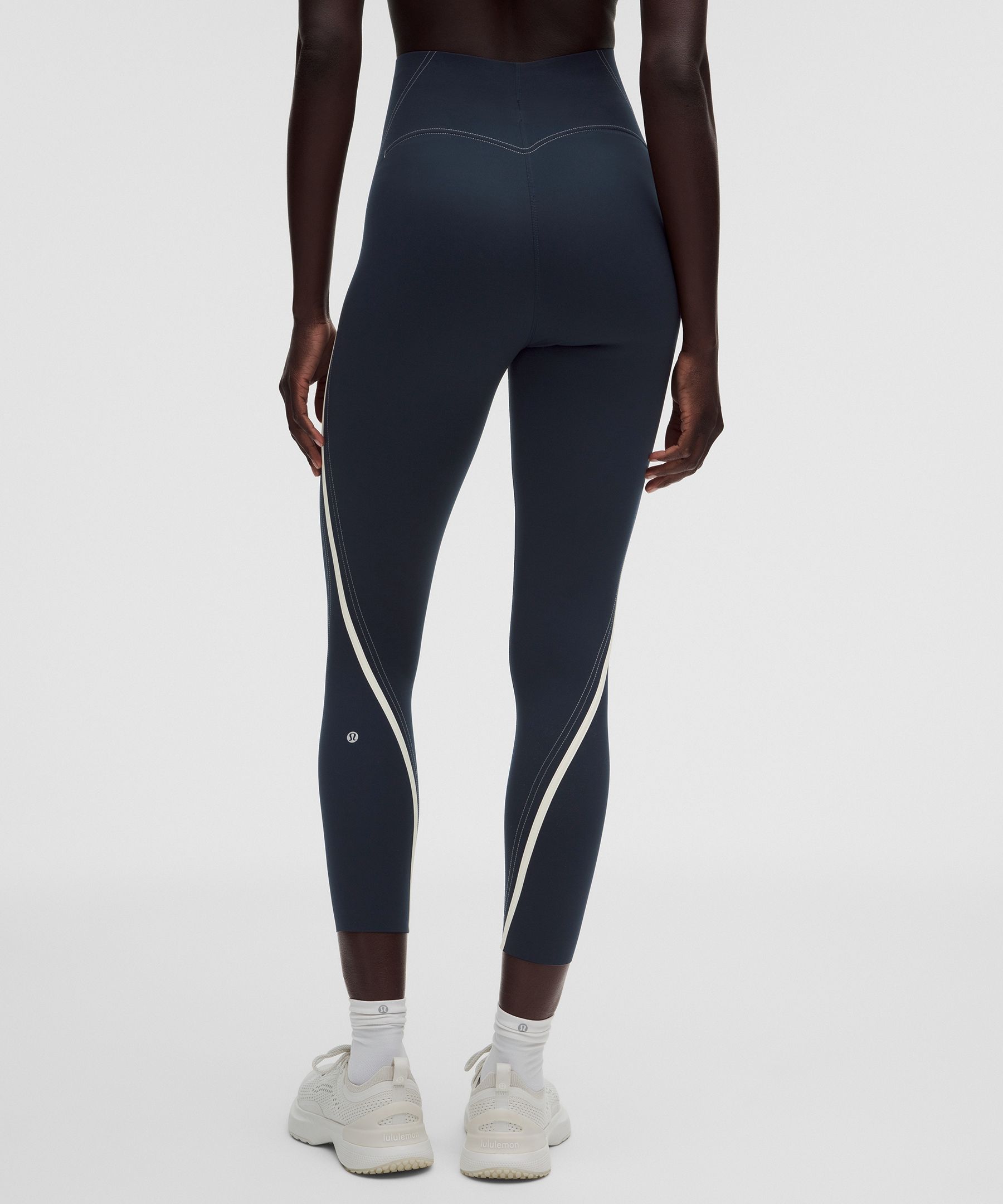 Legging lululemon Glow Up&trade; taille tr&egrave;s haute 64&nbsp;cm *D&eacute;tails passepoil&eacute;s