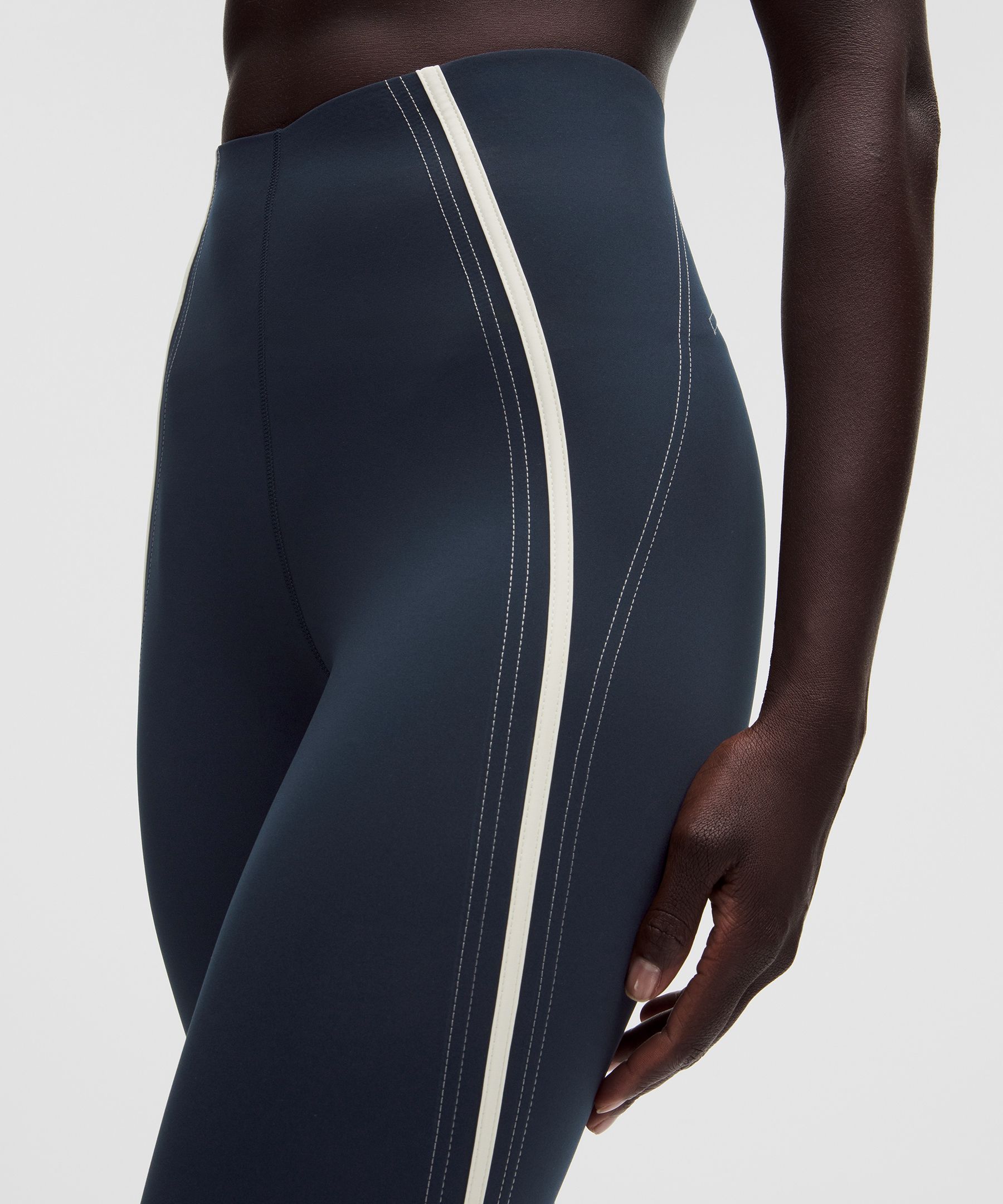 Legging lululemon Glow Up&trade; taille tr&egrave;s haute 64&nbsp;cm *D&eacute;tails passepoil&eacute;s