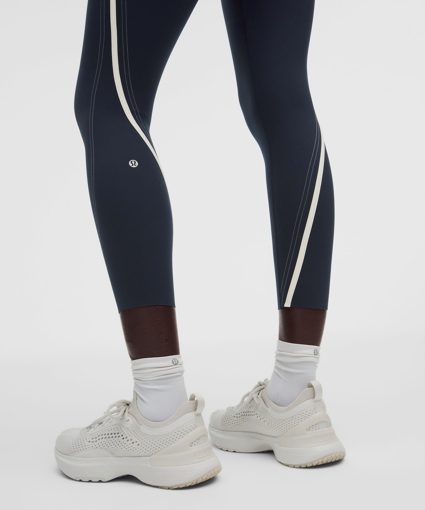 Legging lululemon Glow Up&trade; taille tr&egrave;s haute 64&nbsp;cm *D&eacute;tails passepoil&eacute;s