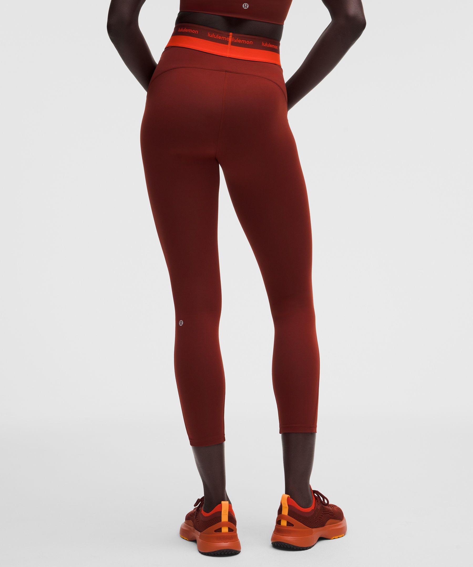 Legging de training en Everlux taille haute &agrave; coutures profil&eacute;es 64cm