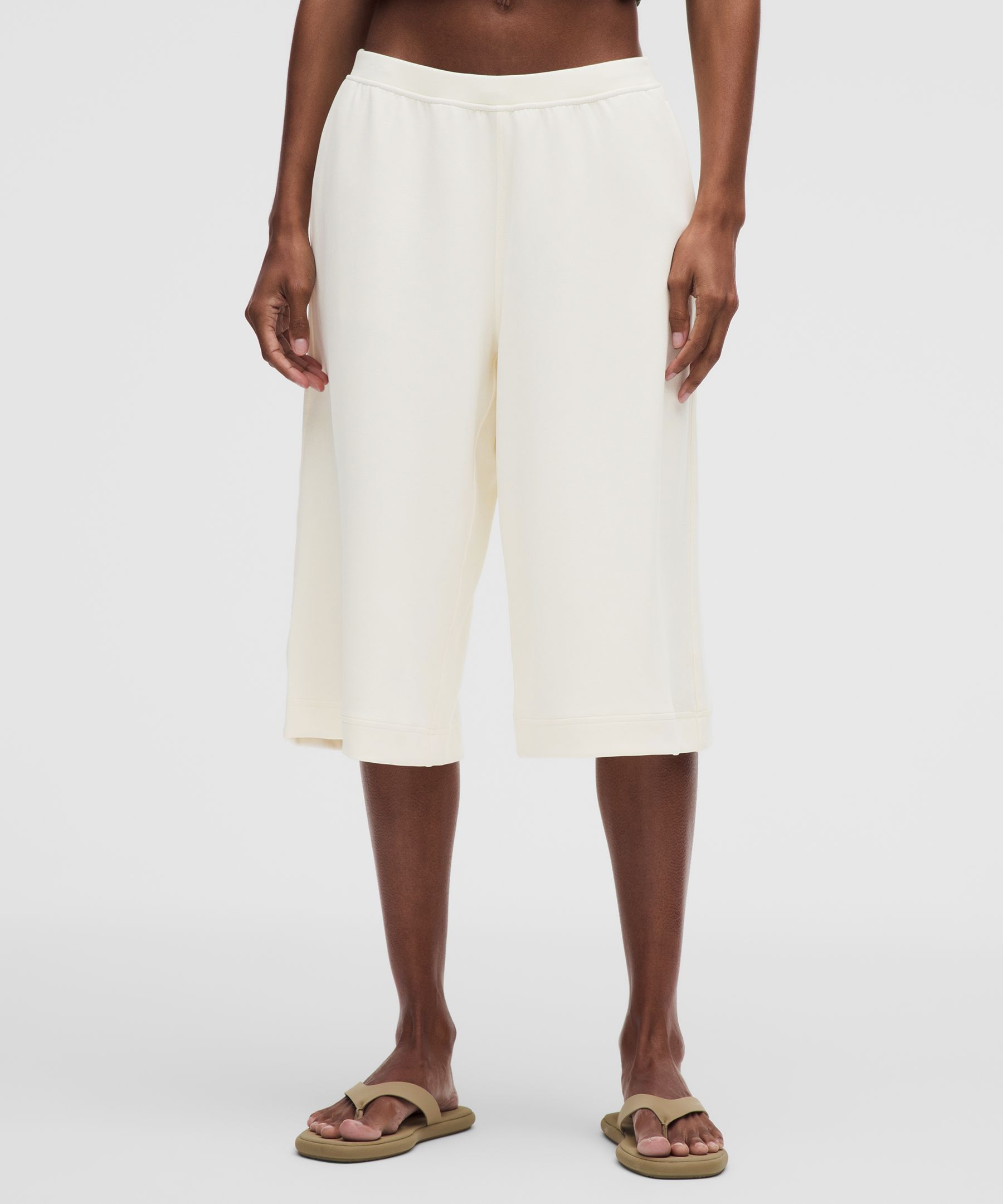 Lightweight Softstreme Mid-Rise Cropped Pant
