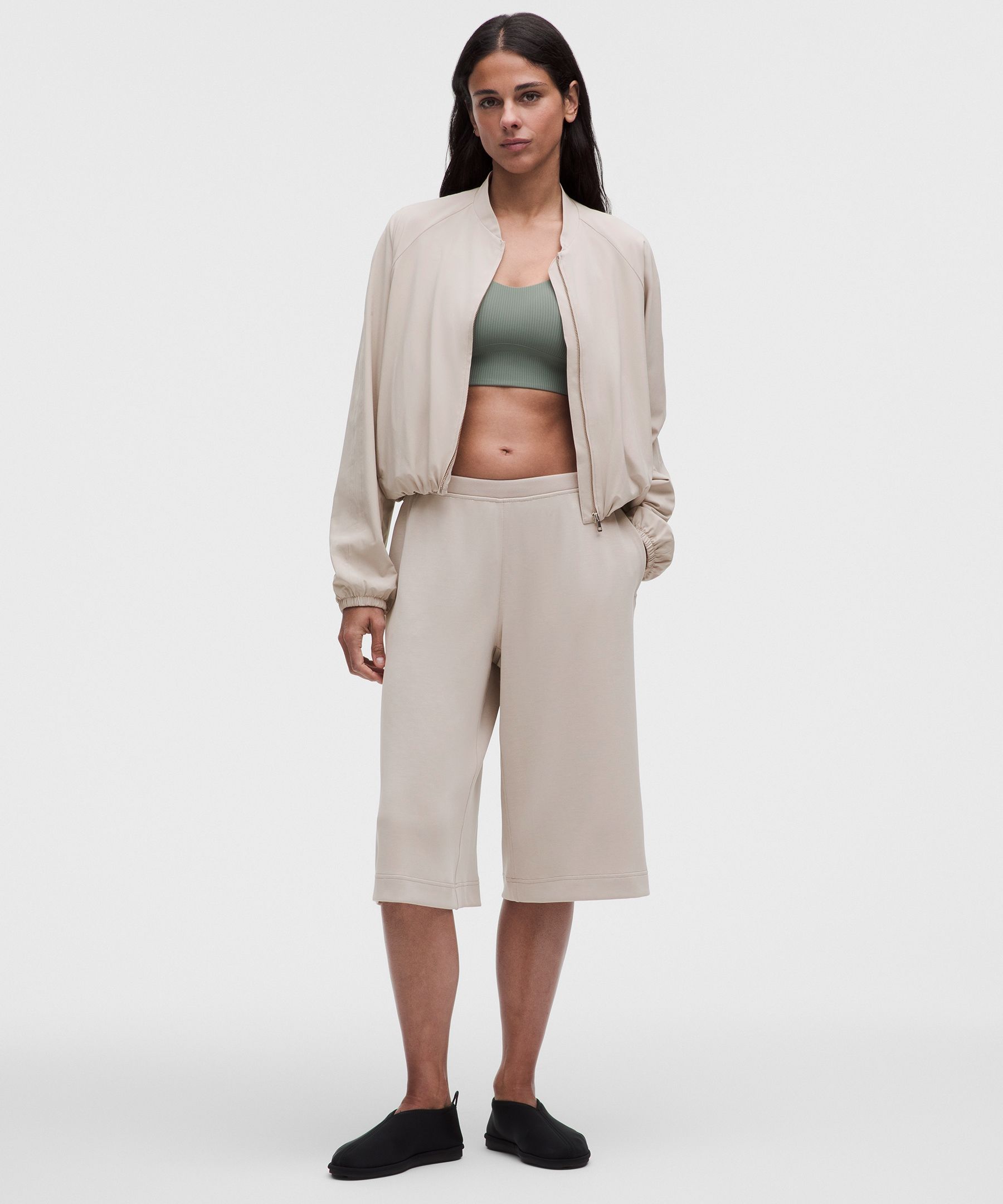 Lightweight Softstreme Mid-Rise Cropped Pant
