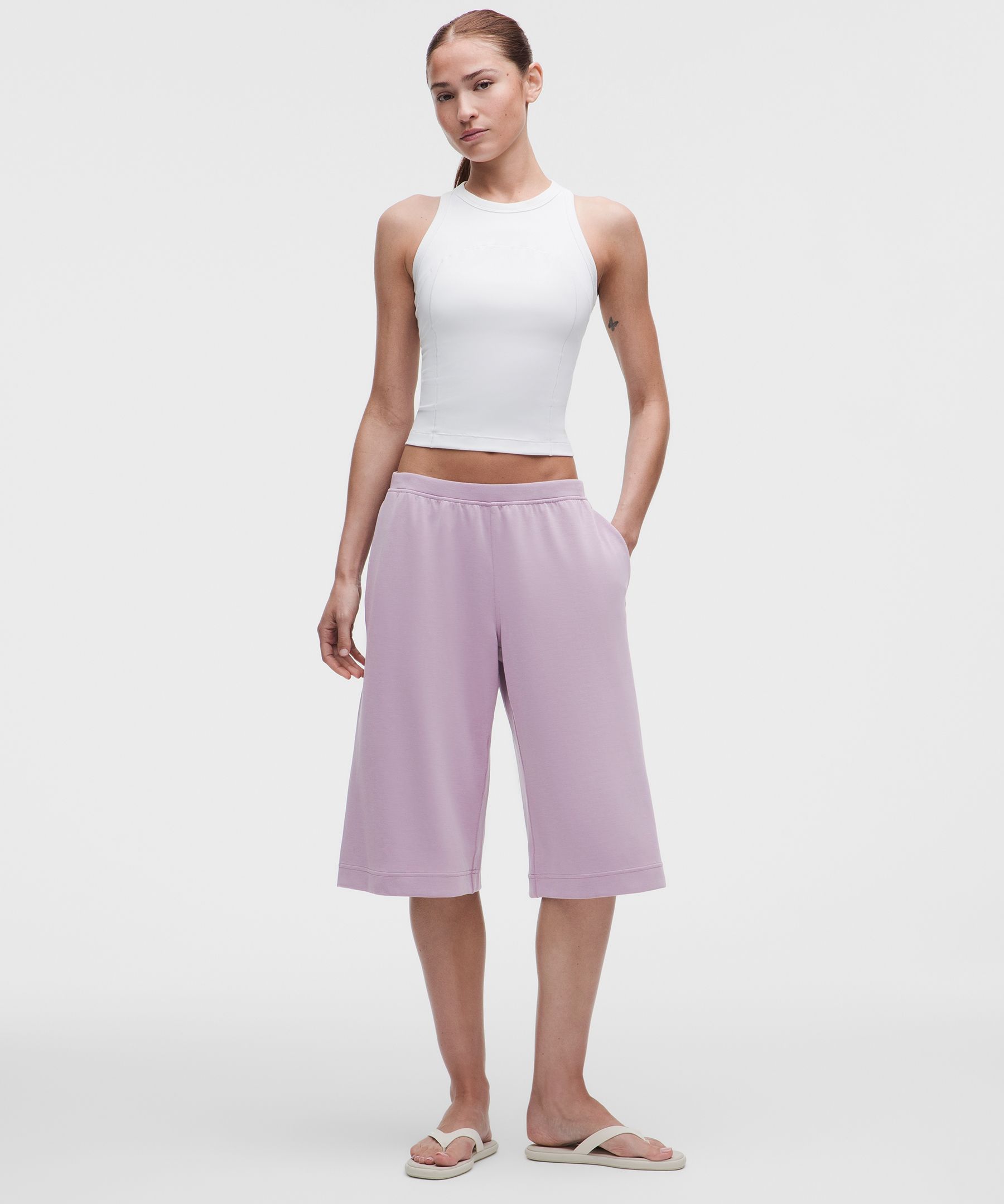 Lightweight Softstreme Mid-Rise Cropped Pant