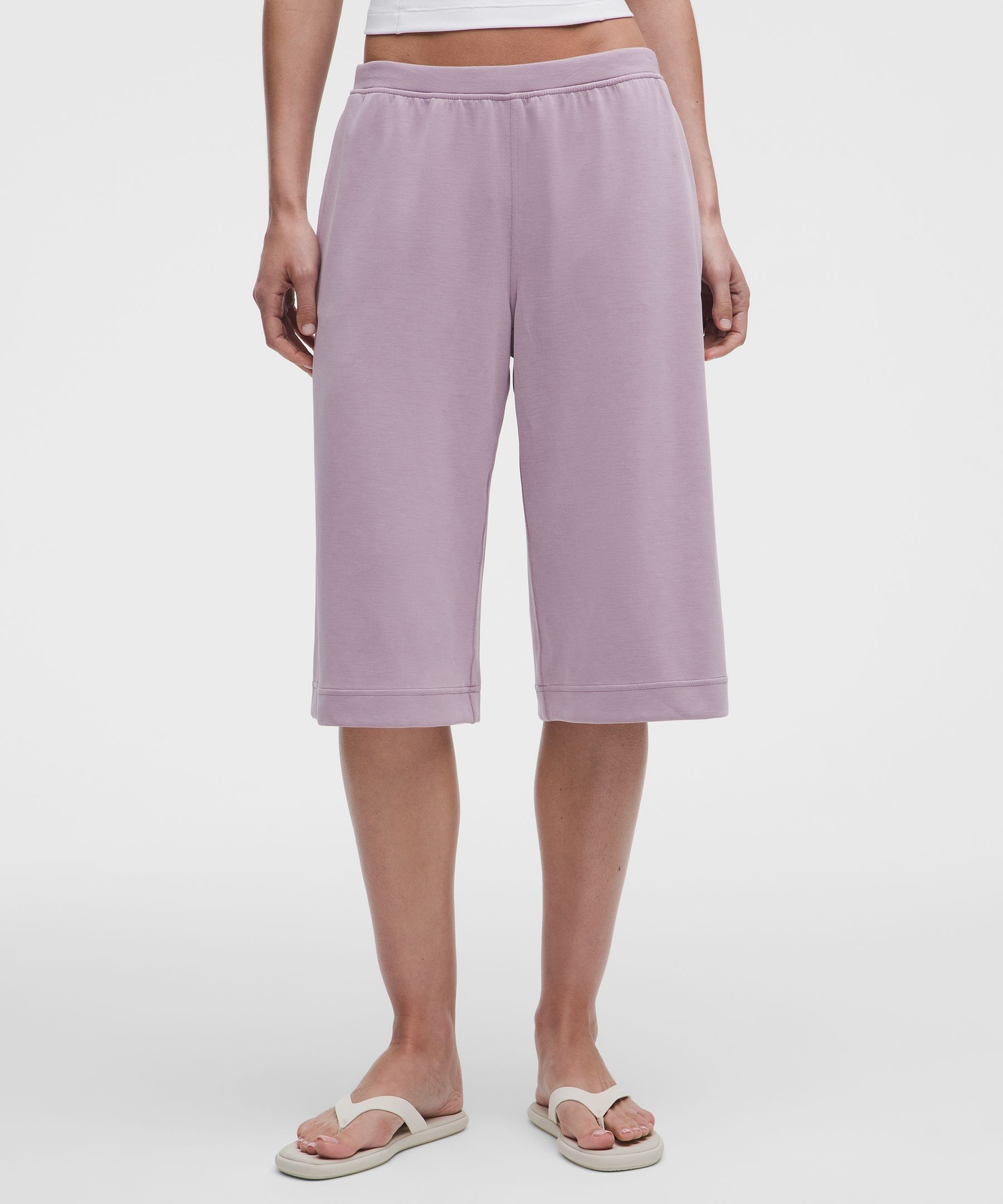 Lightweight Softstreme Mid-Rise Cropped Pant