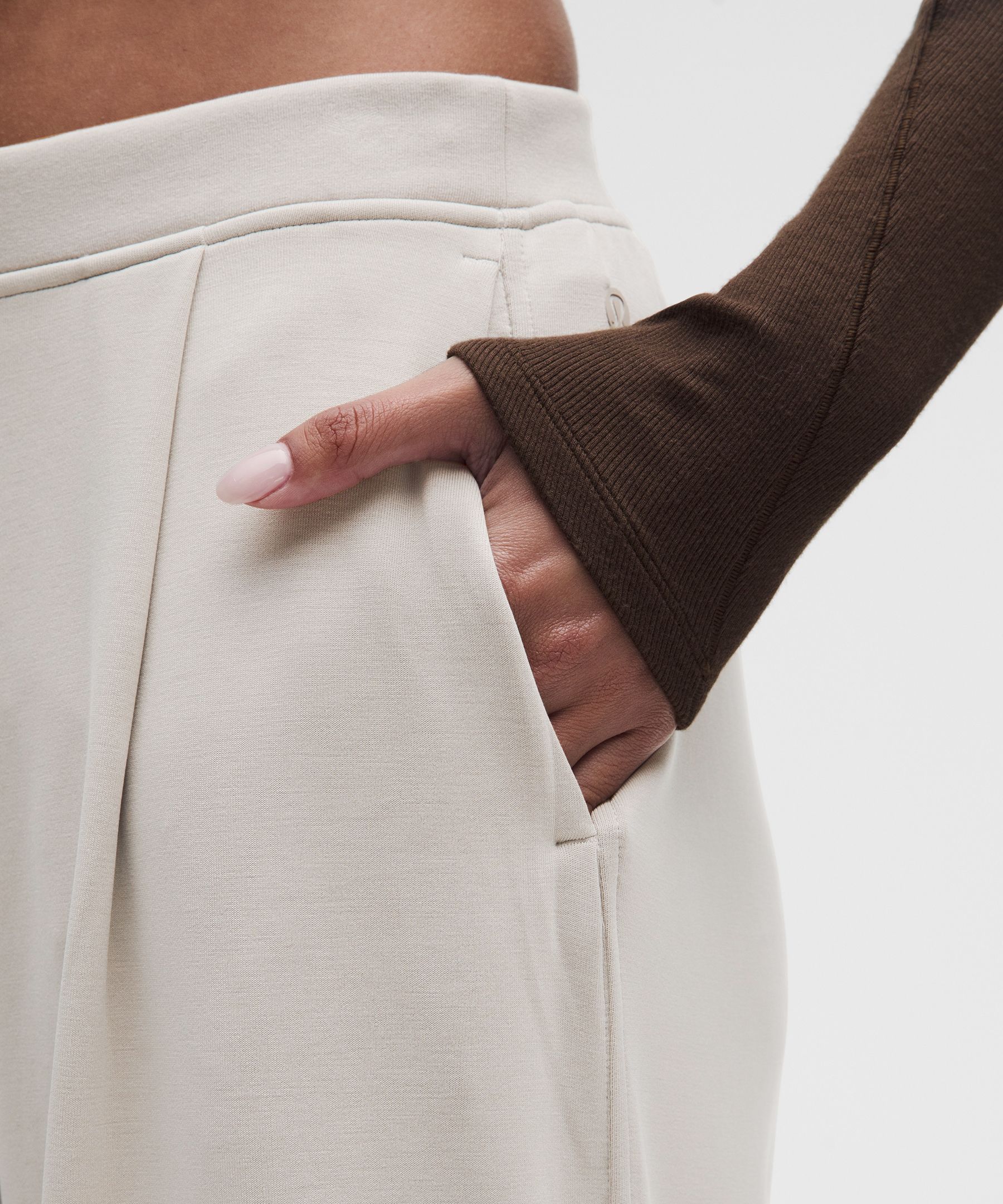 Pantalones ligeros de talle medio de tejido Softstreme *Largo est&aacute;ndar