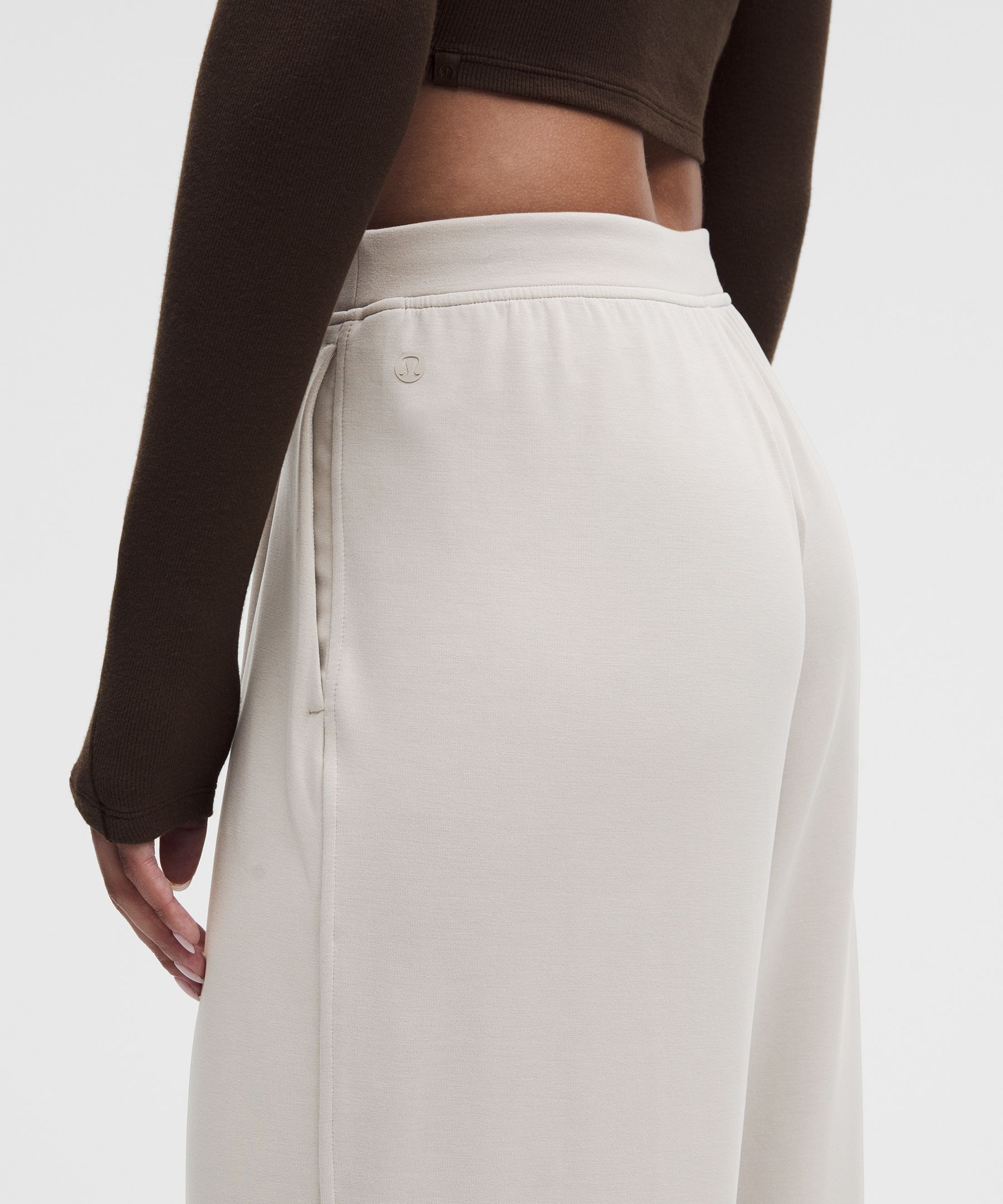 Pantalones ligeros de talle medio de tejido Softstreme *Largo est&aacute;ndar