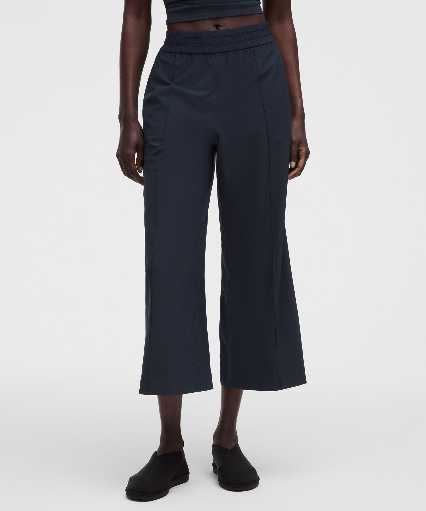 Breezily Mid-Rise Cropped Pant