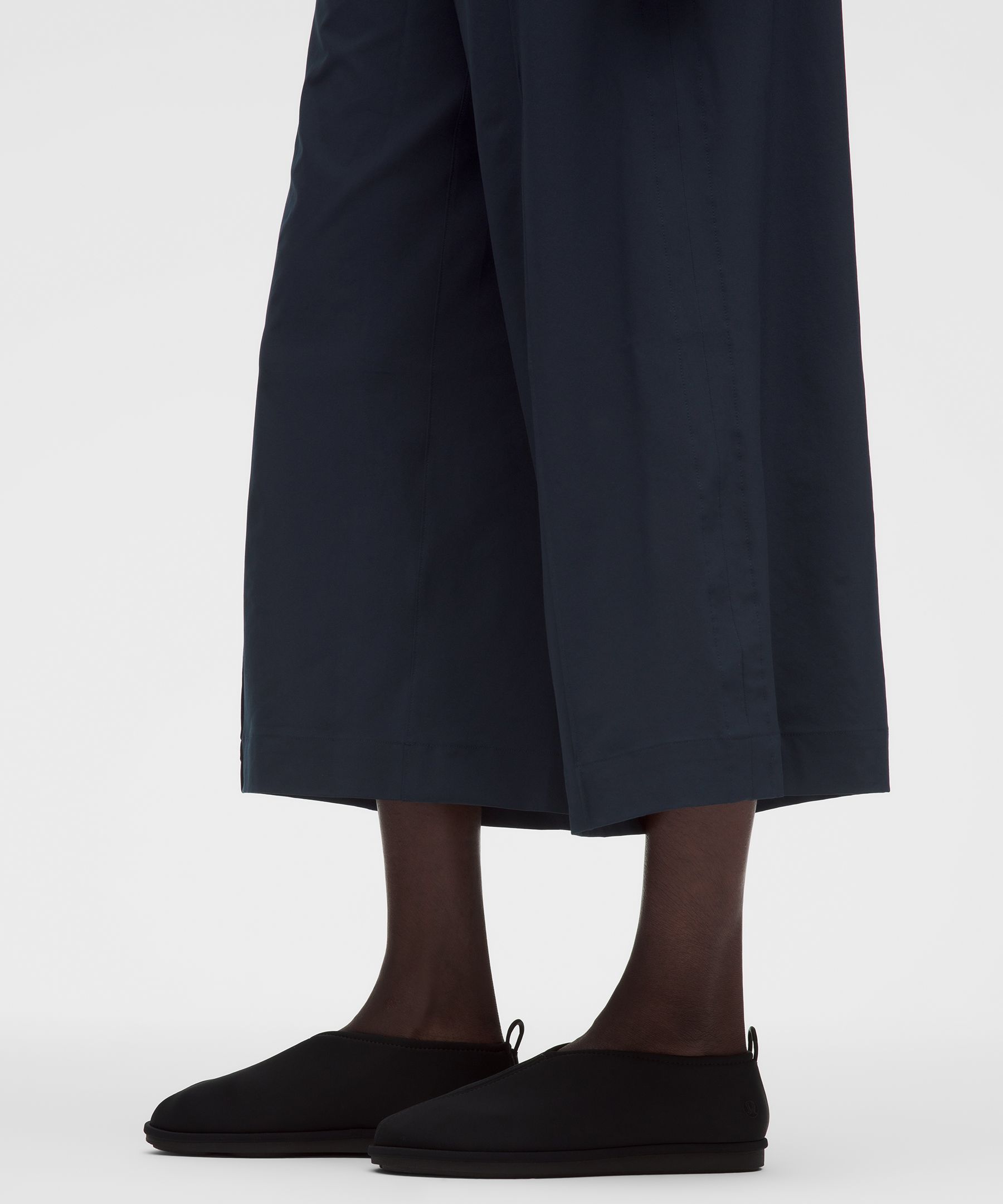 Breezily Mid-Rise Cropped Pant