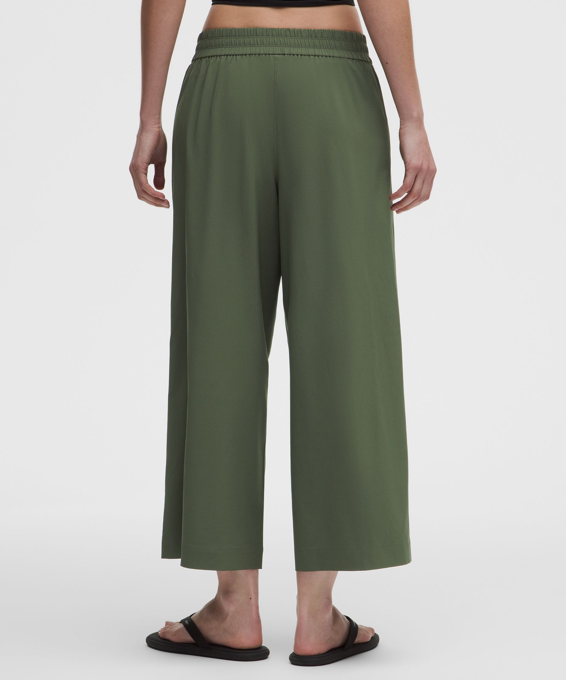 Breezily Mid-Rise Cropped Pant