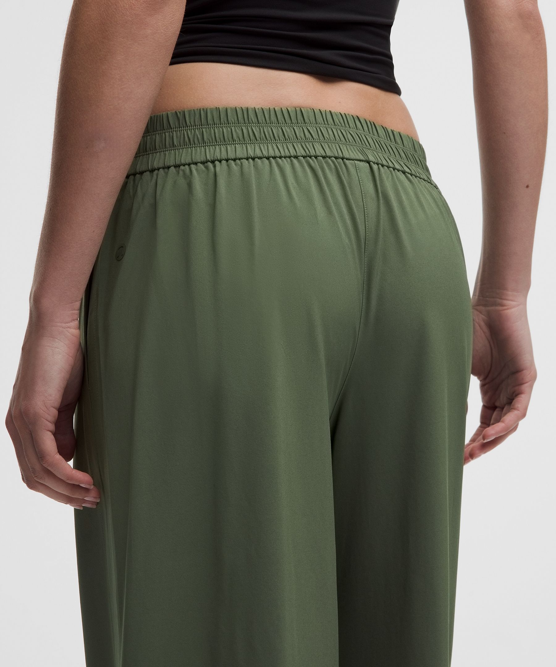 Breezily Mid-Rise Cropped Pant