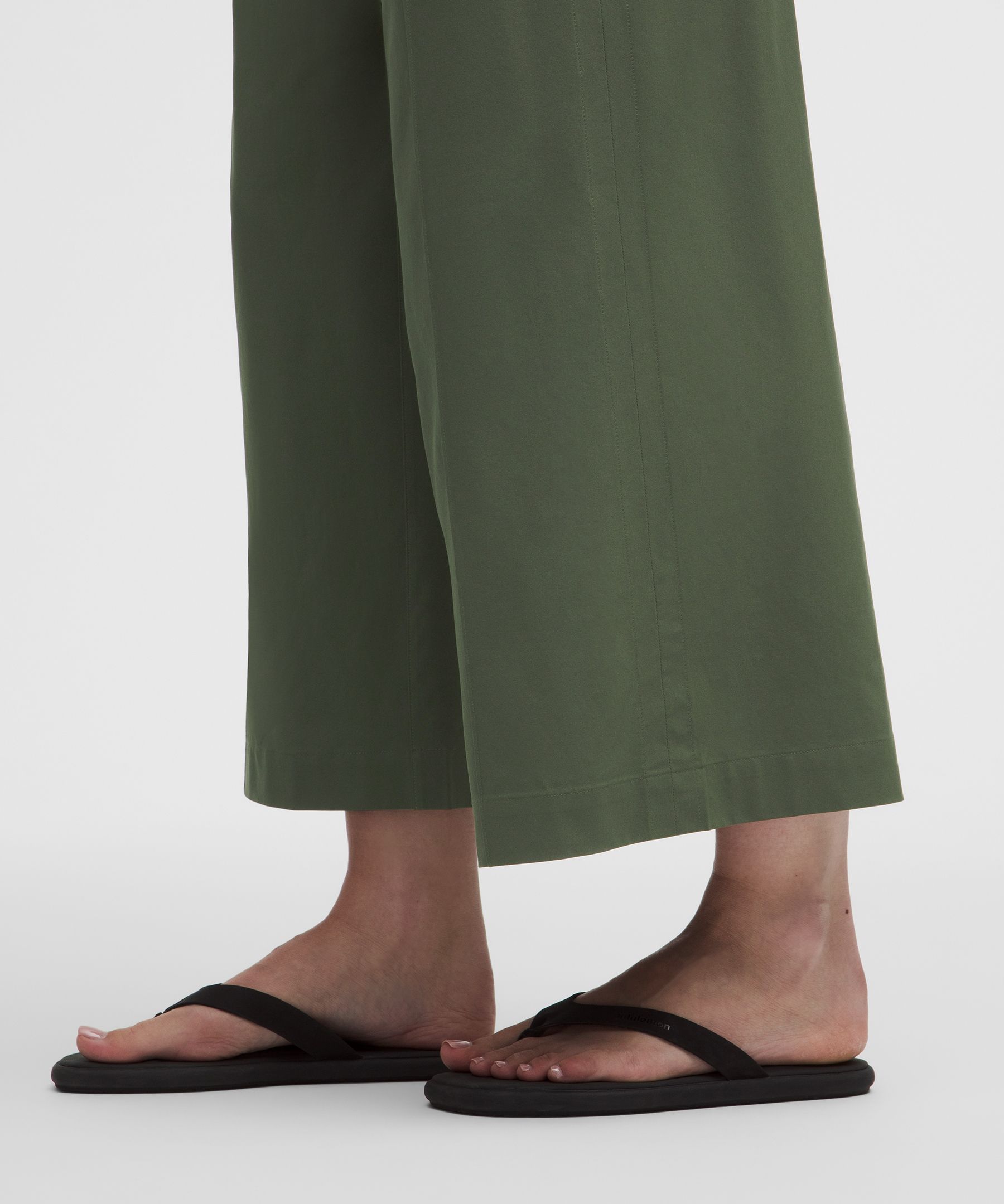 Breezily Mid-Rise Cropped Pant