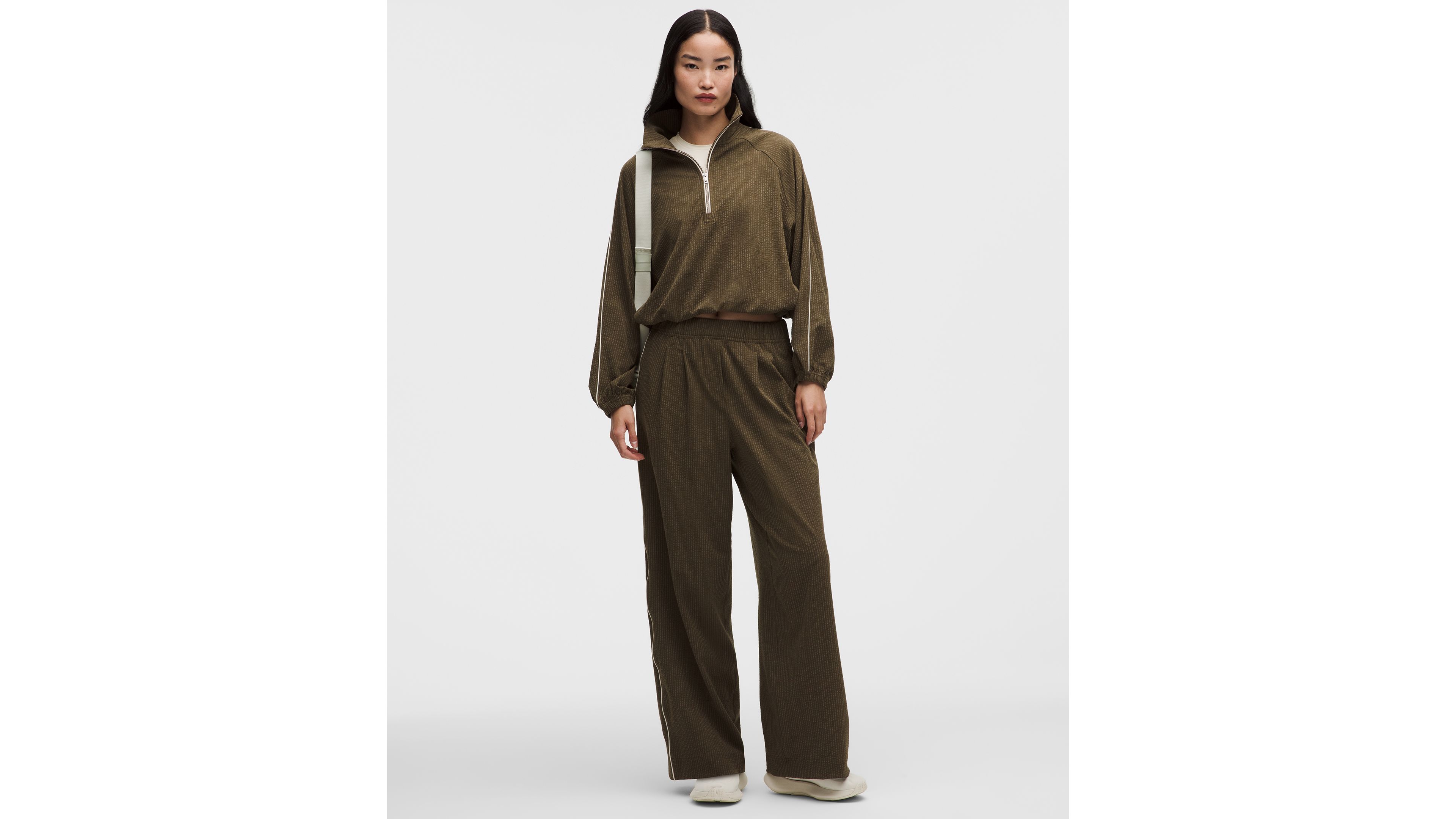 Seersucker WovenAir High-Rise Pleated Pant *Regular