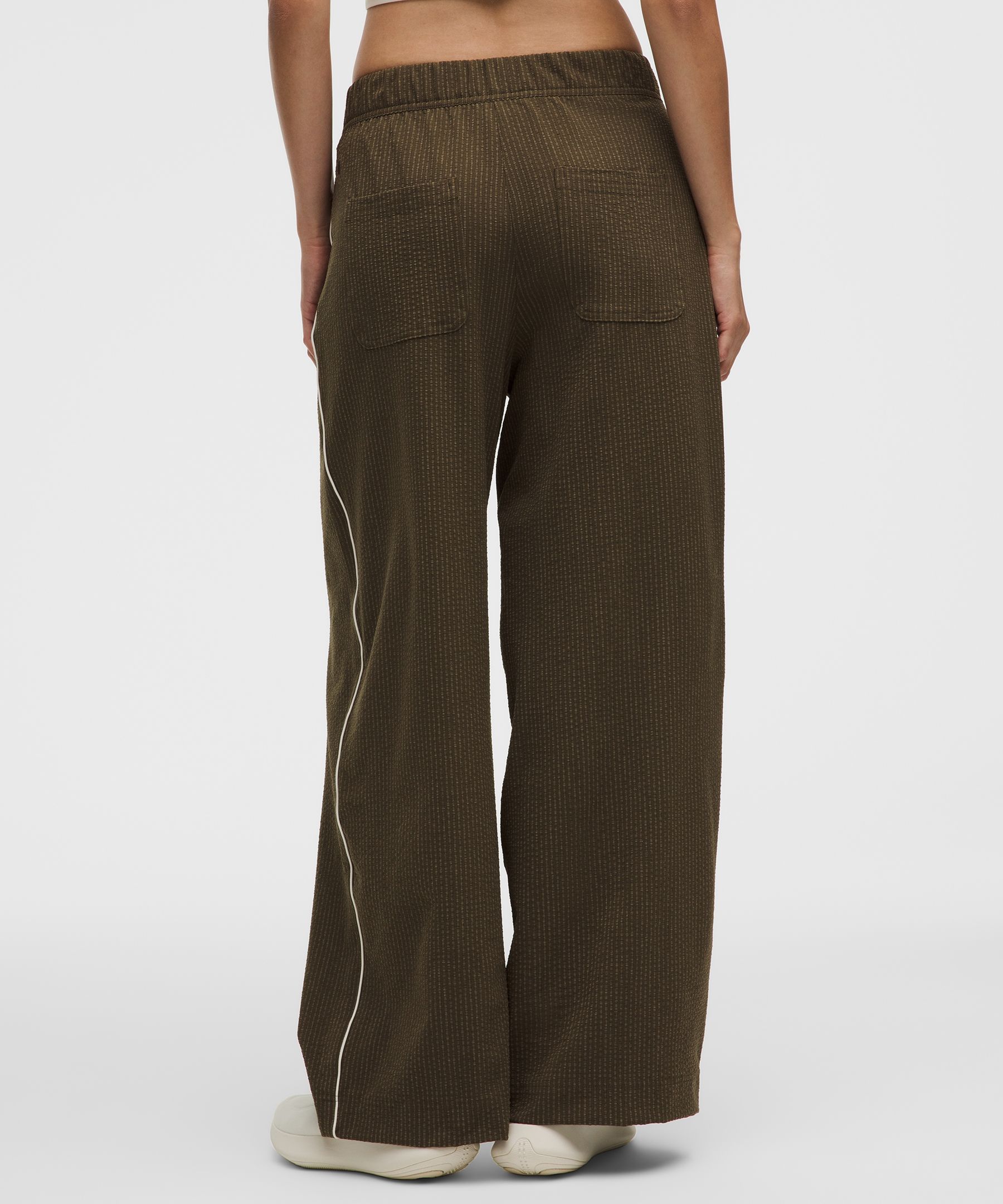 Seersucker WovenAir High-Rise Pleated Pant