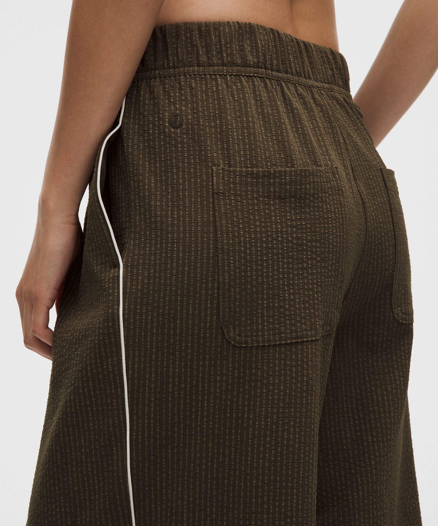 Seersucker WovenAir High-Rise Pleated Pant