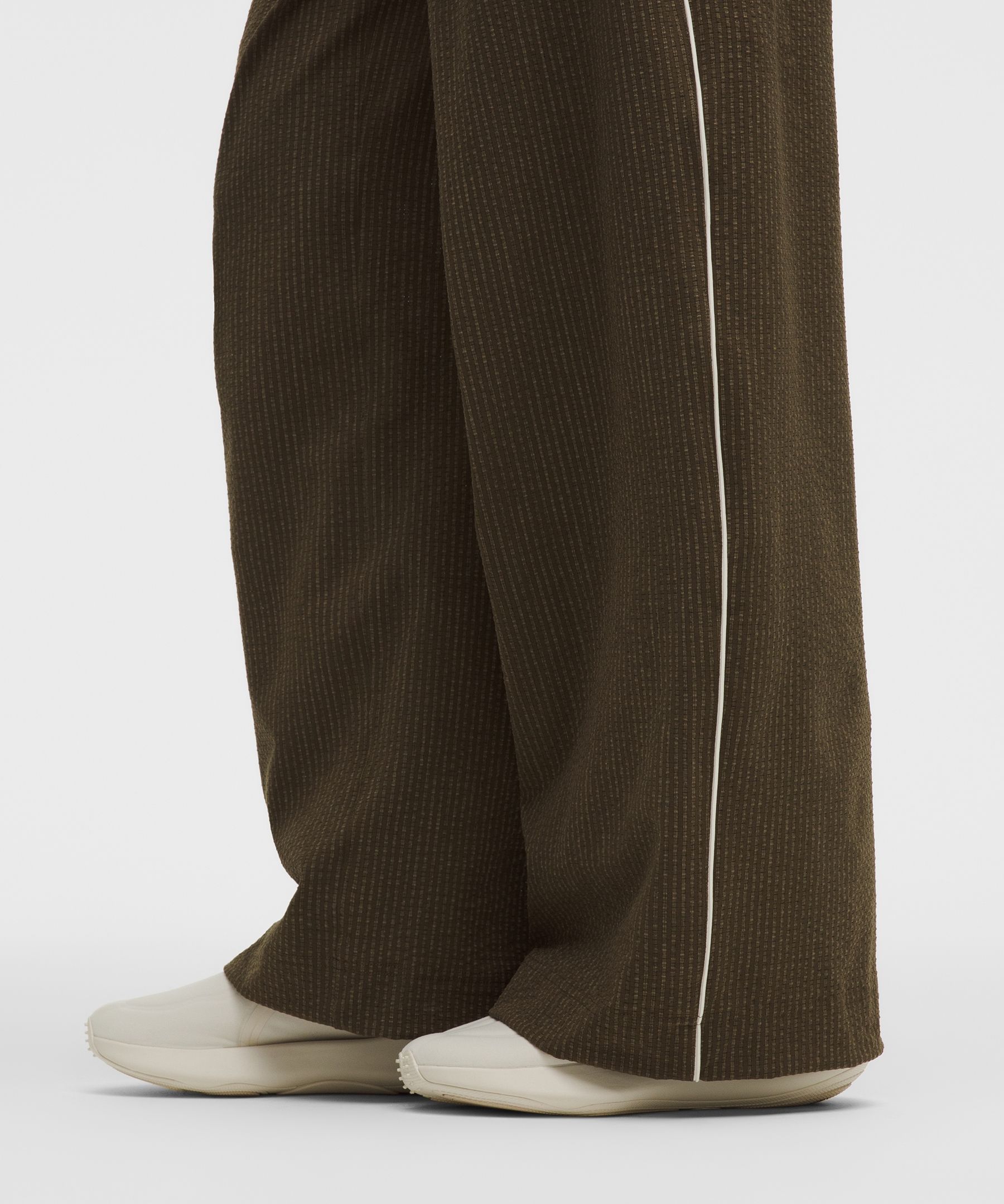 Seersucker WovenAir High-Rise Pleated Pant