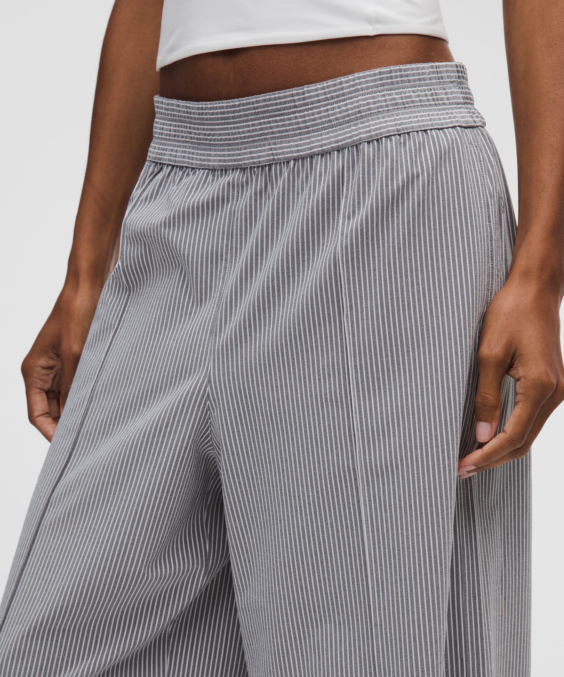 Breezily Mid-Rise Cropped Pant