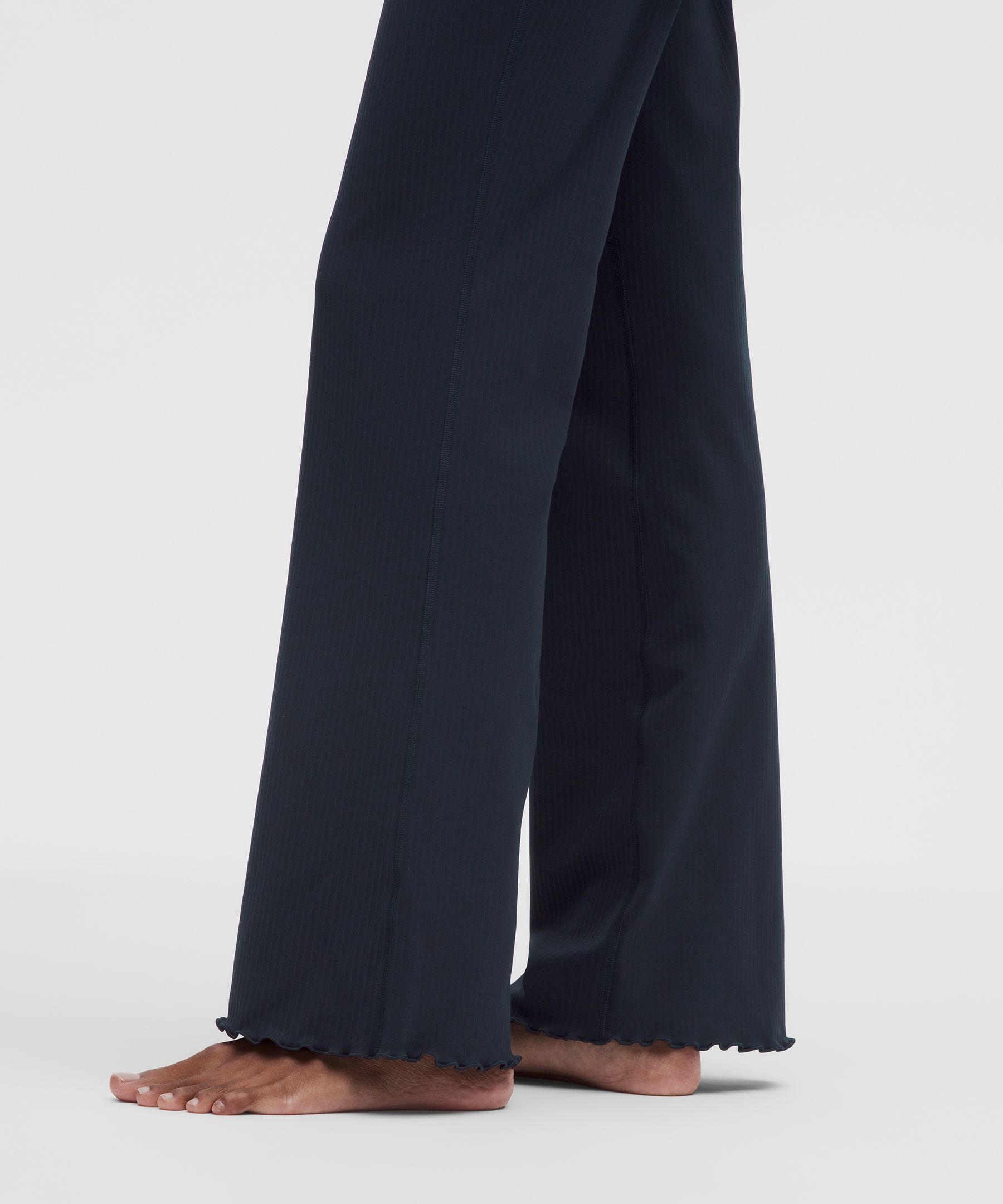 Legging lululemon Align&trade; &eacute;vas&eacute; taille haute ourlet ondul&eacute;