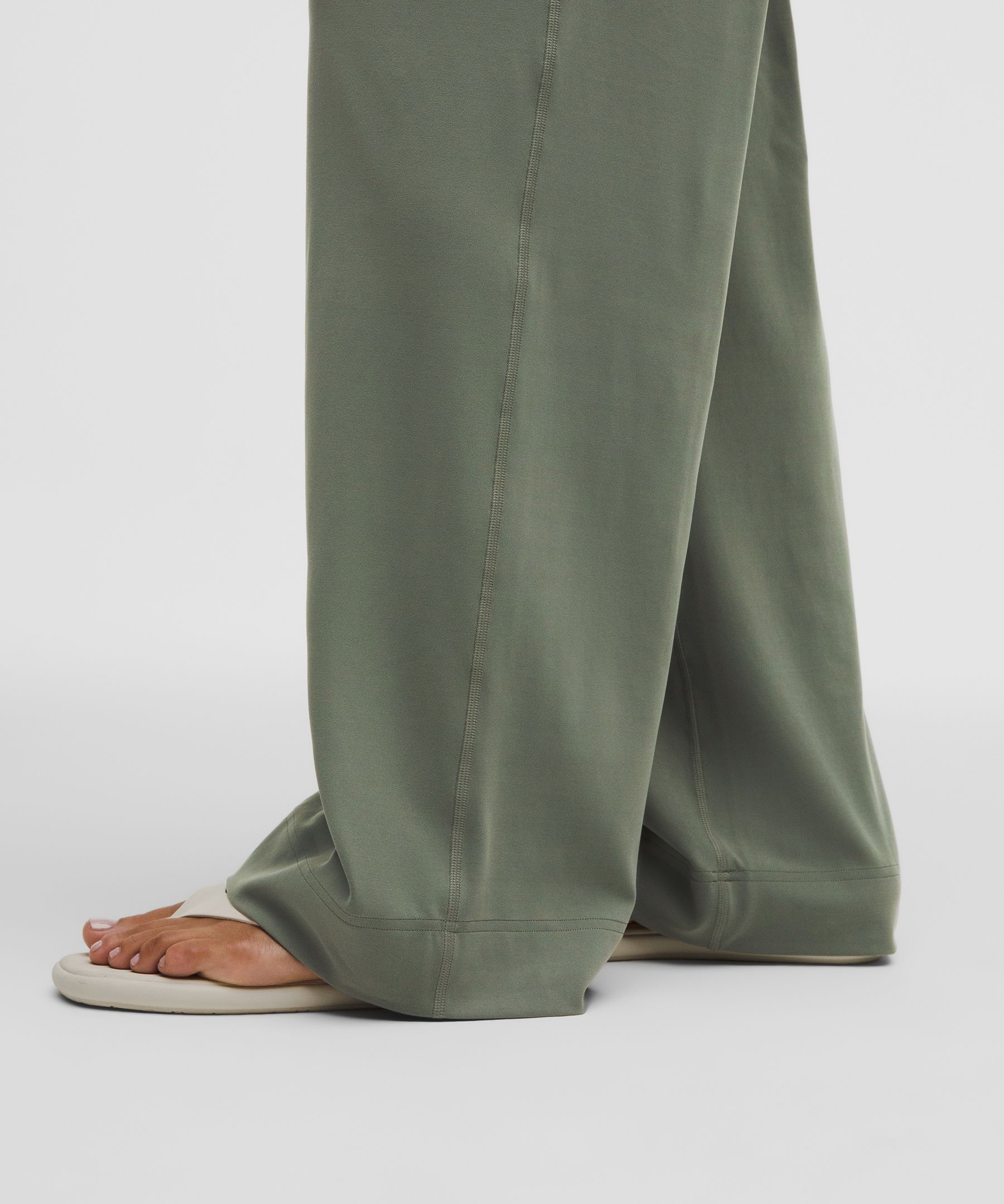 Pantalones Groove de talle alto y pernera ancha *Largo est&aacute;ndar