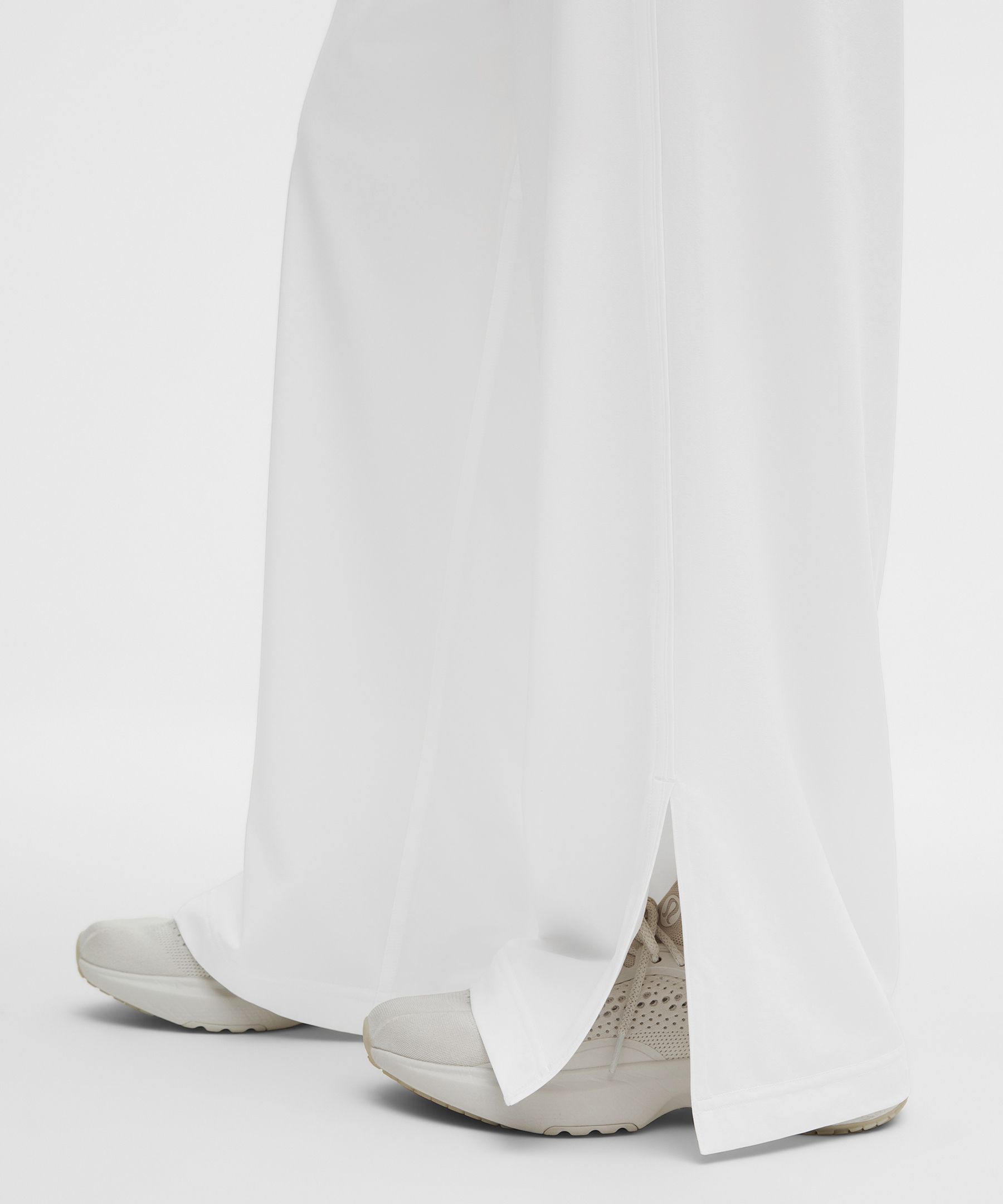 Court Rival Wide-Leg Track Pant *Regular