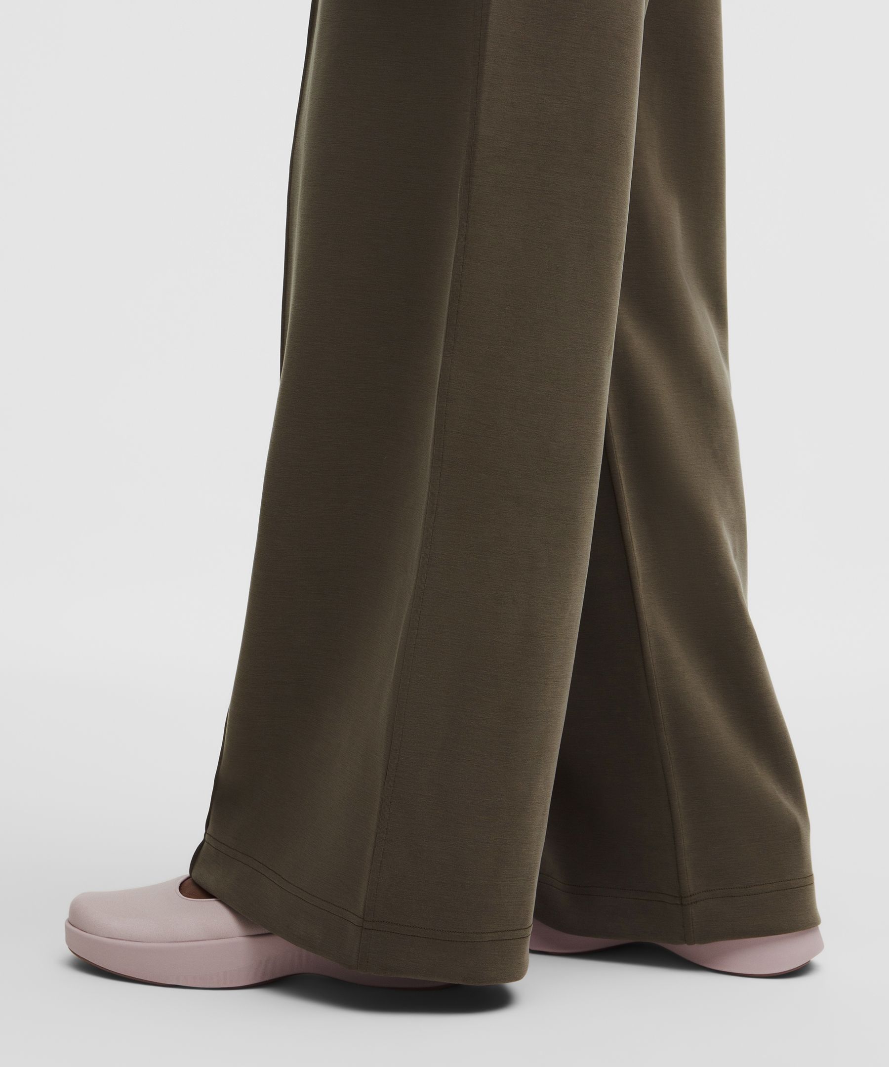 Softstreme Pintuck High-Rise Wide-Leg Pant *Regular