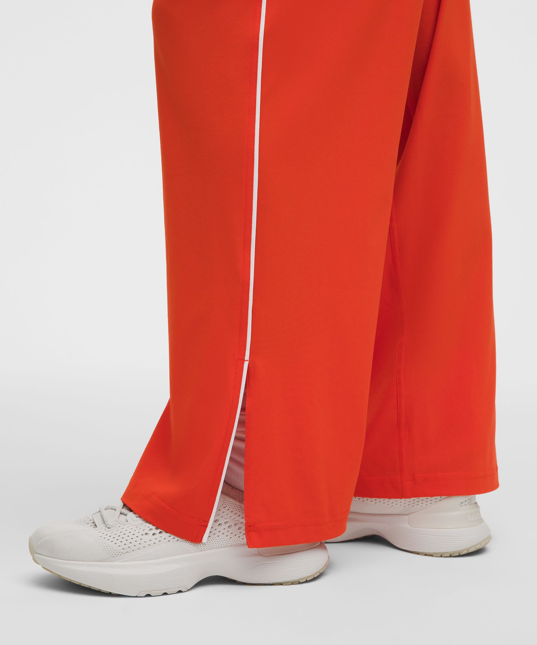 Court Rival Wide-Leg Track Pant *Regular