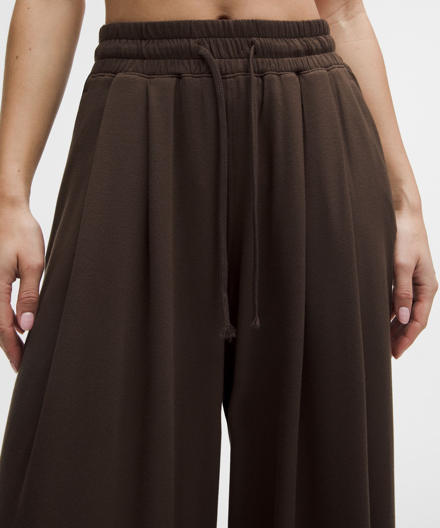 BeCalm High-Rise Pleated Extra-Wide Leg Pants *Asia Fit