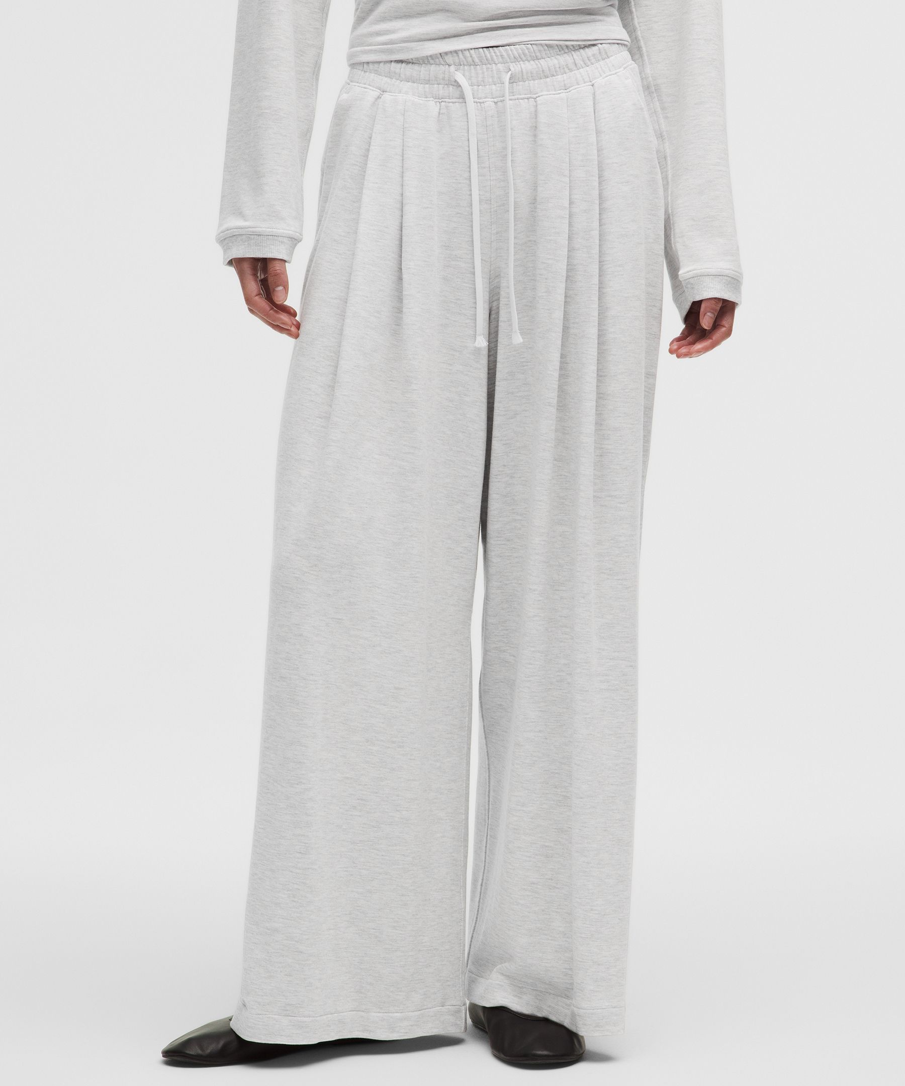 BeCalm High-Rise Pleated Extra-Wide Leg Pants *Asia Fit
