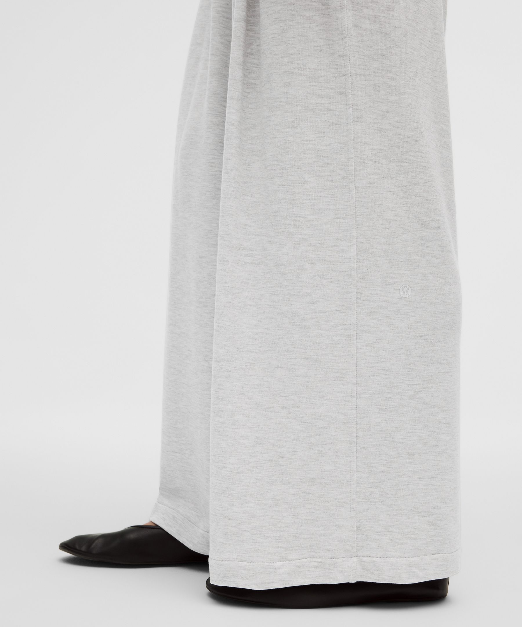 BeCalm High-Rise Pleated Extra-Wide Leg Pants *Asia Fit